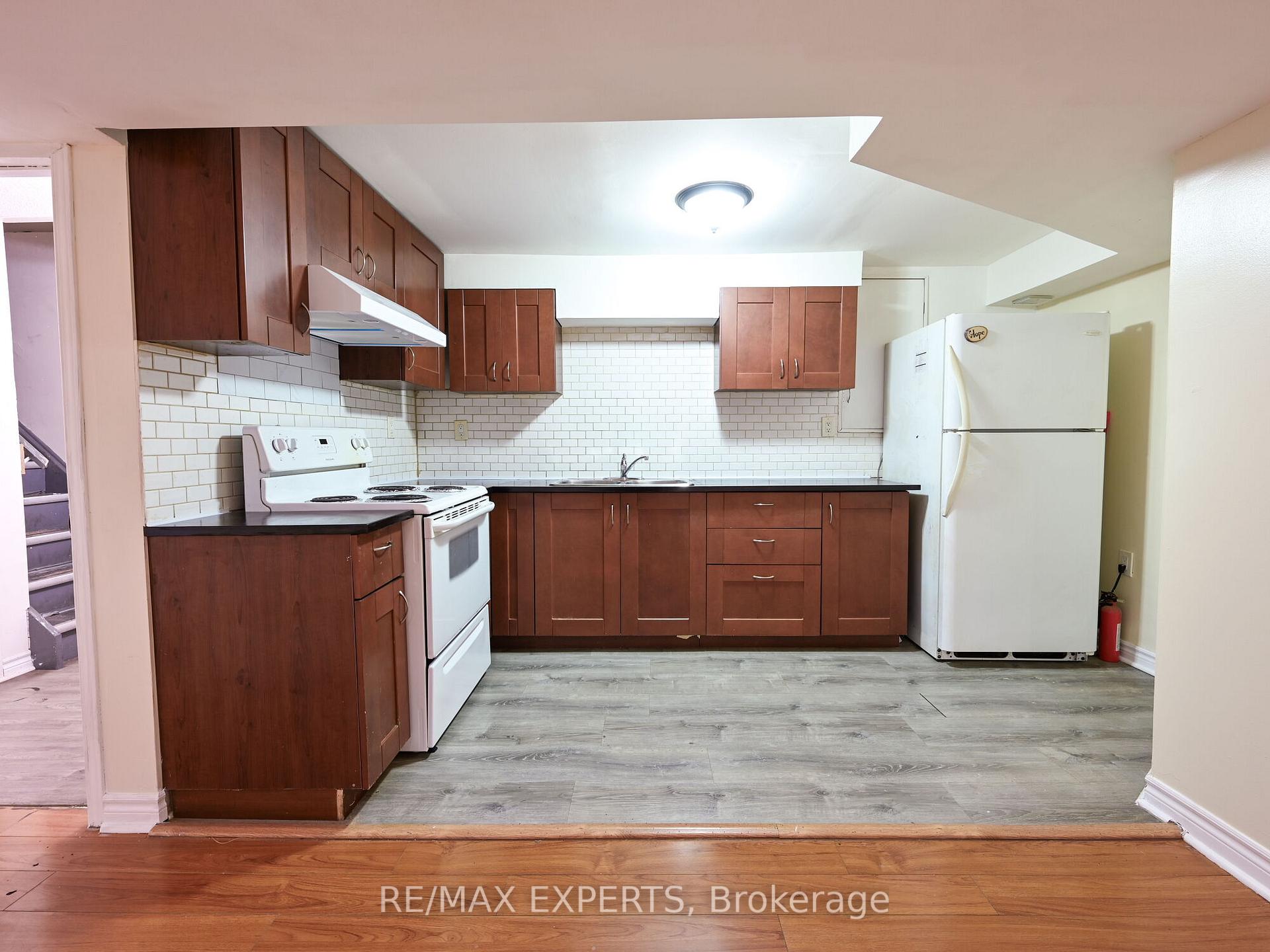 Photo 8 of 32 Morton Way, Brampton, Fletcher's West — HOMEH