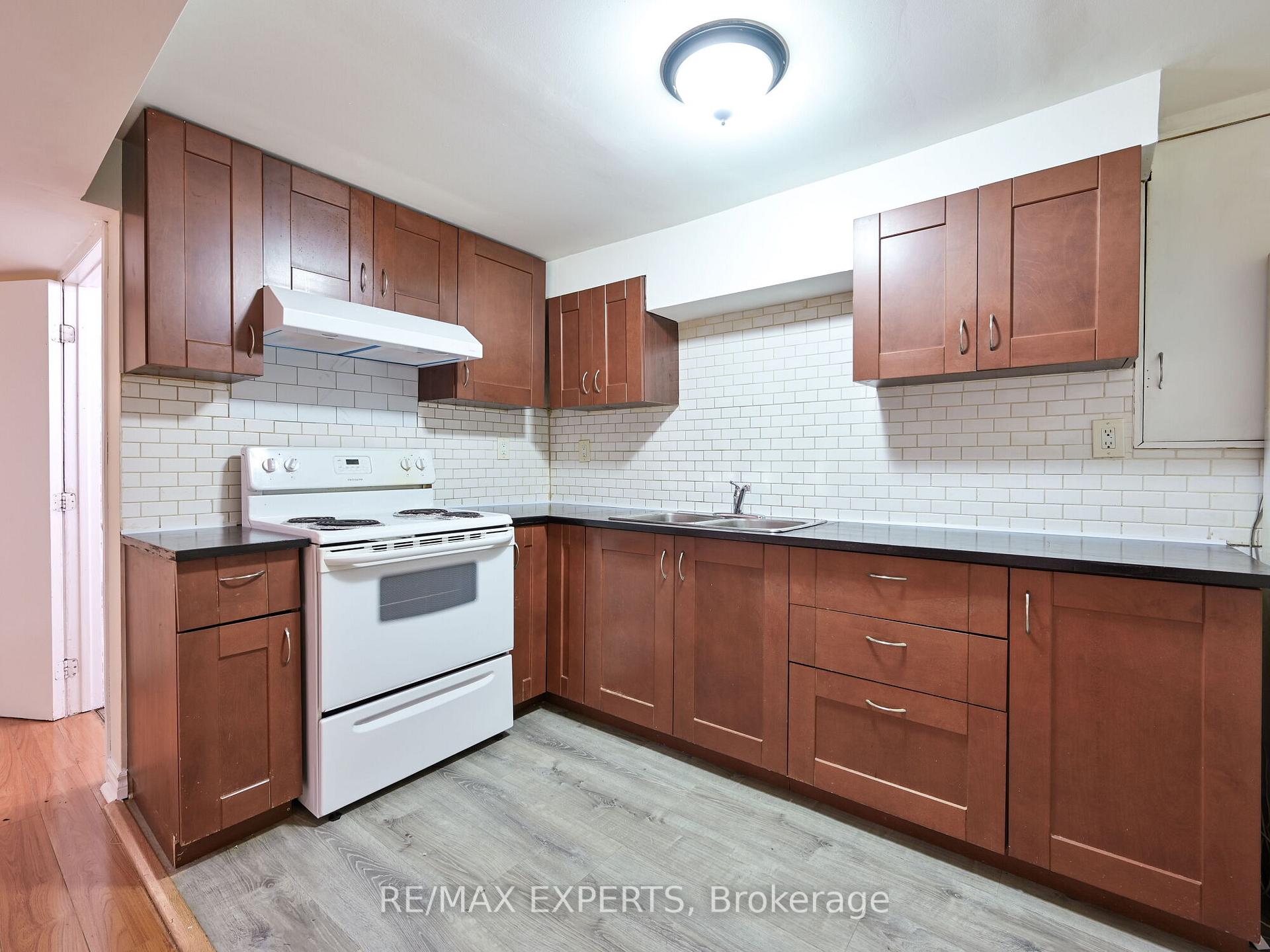 Photo 9 of 32 Morton Way, Brampton, Fletcher's West — HOMEH