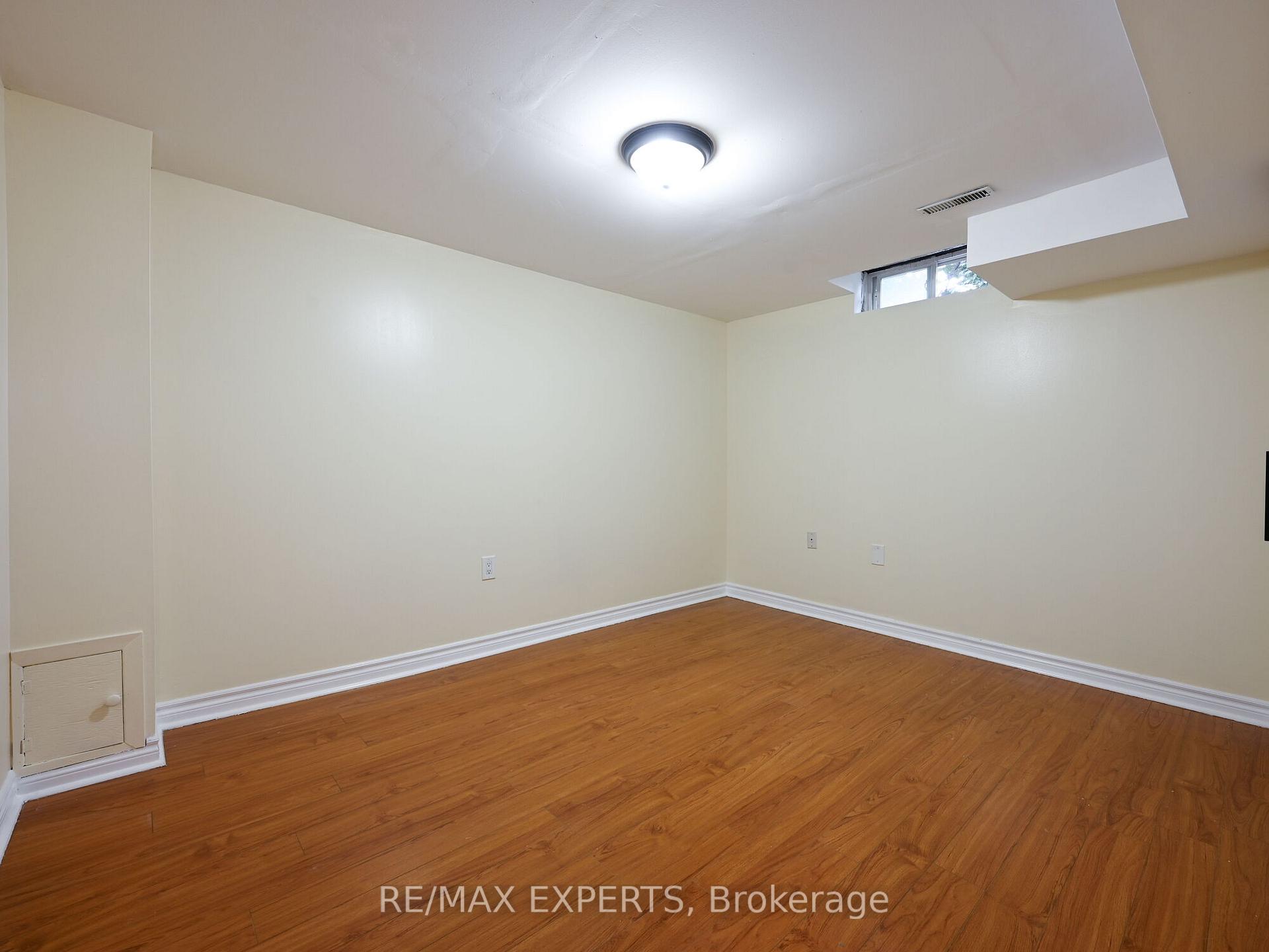 Photo 10 of 32 Morton Way, Brampton, Fletcher's West — HOMEH