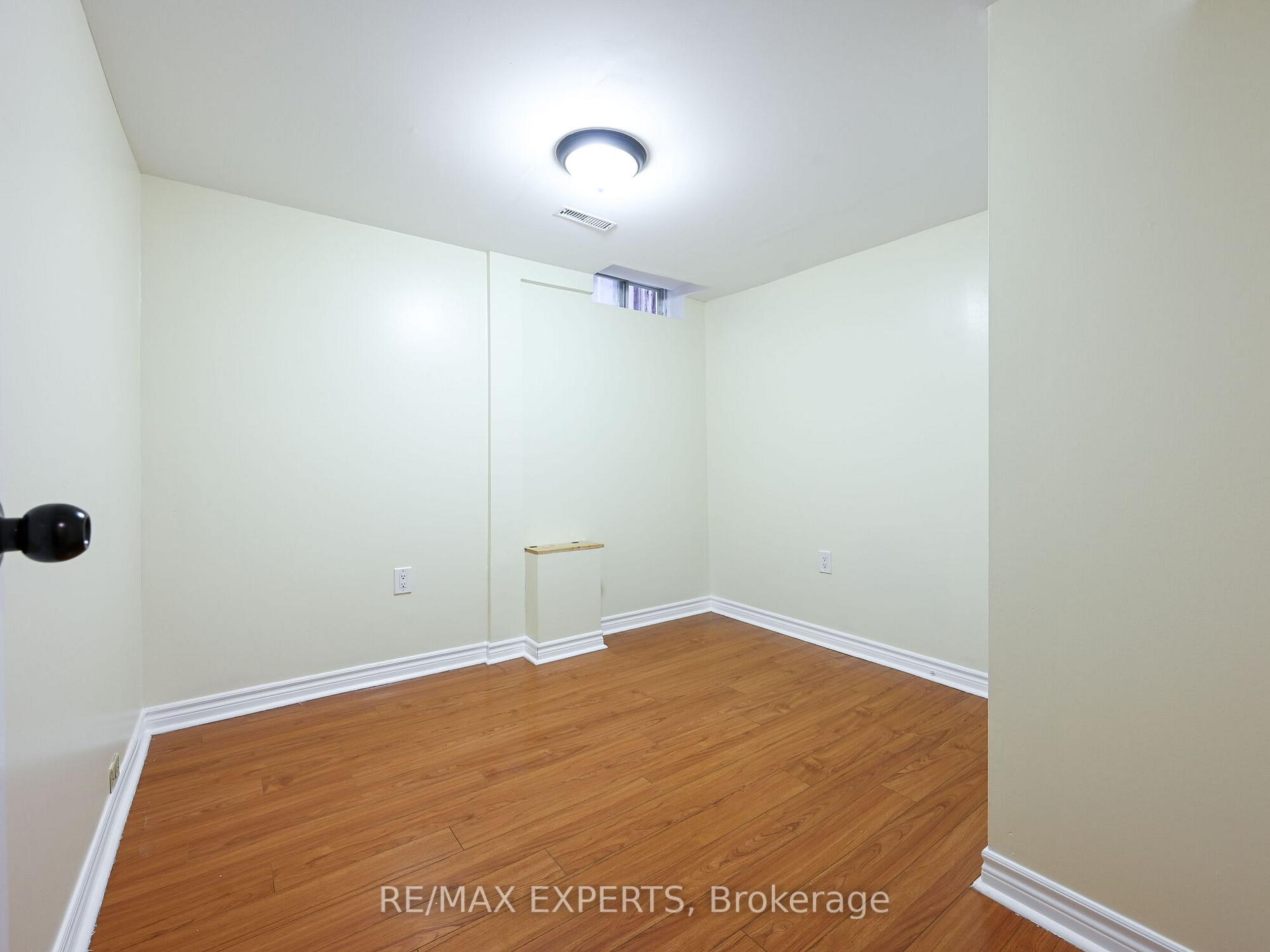 Photo 12 of 32 Morton Way, Brampton, Fletcher's West — HOMEH