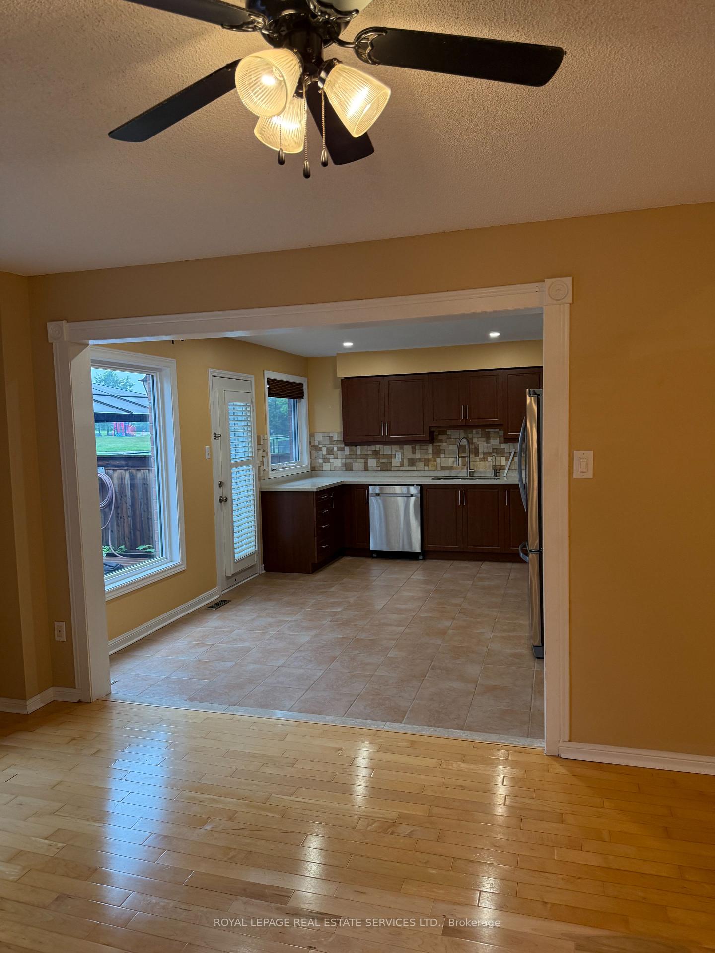 Photo 4 of 2254 Pathfinder Drive, Burlington, Orchard — HOMEH