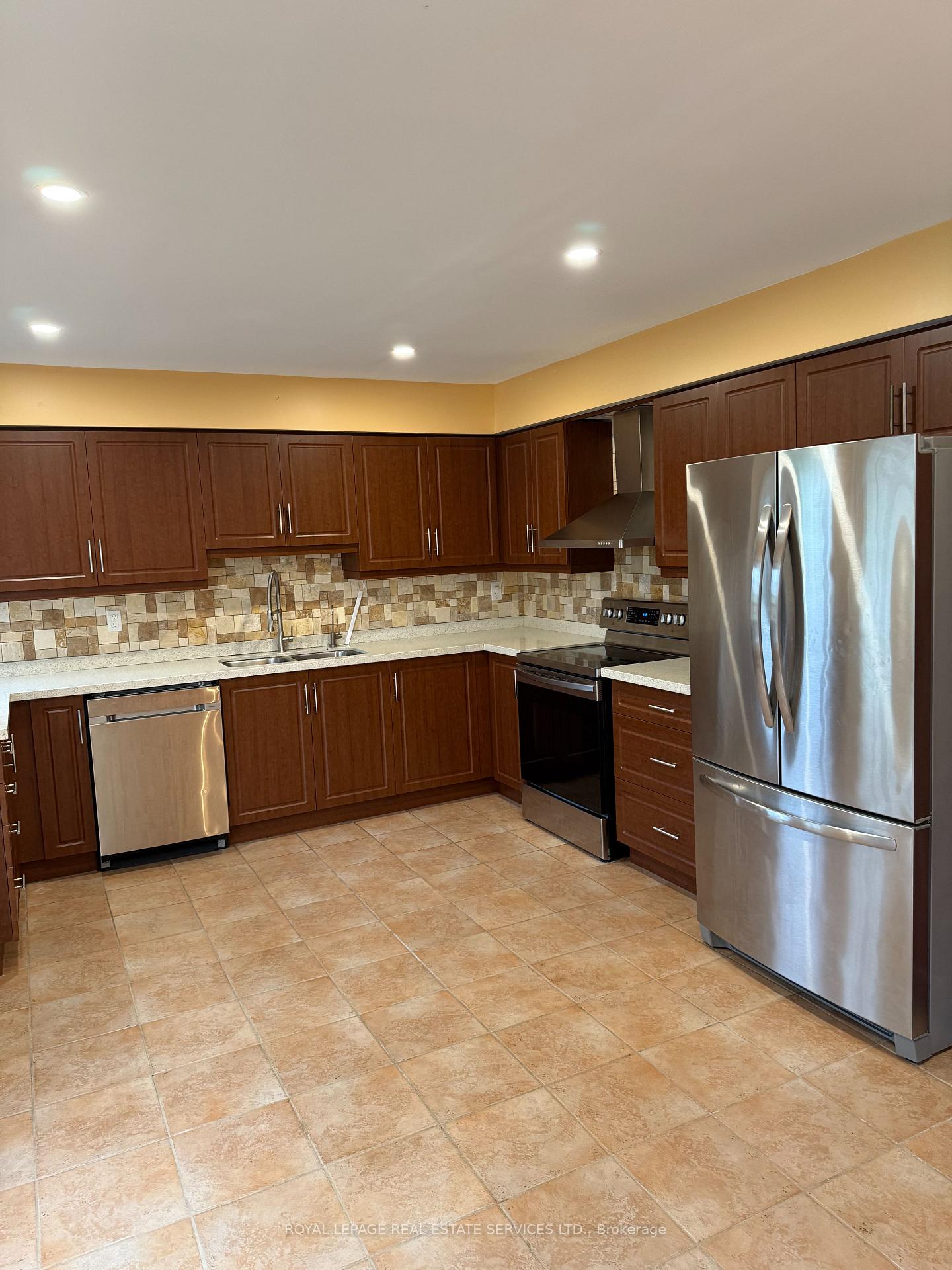 Photo 5 of 2254 Pathfinder Drive, Burlington, Orchard — HOMEH