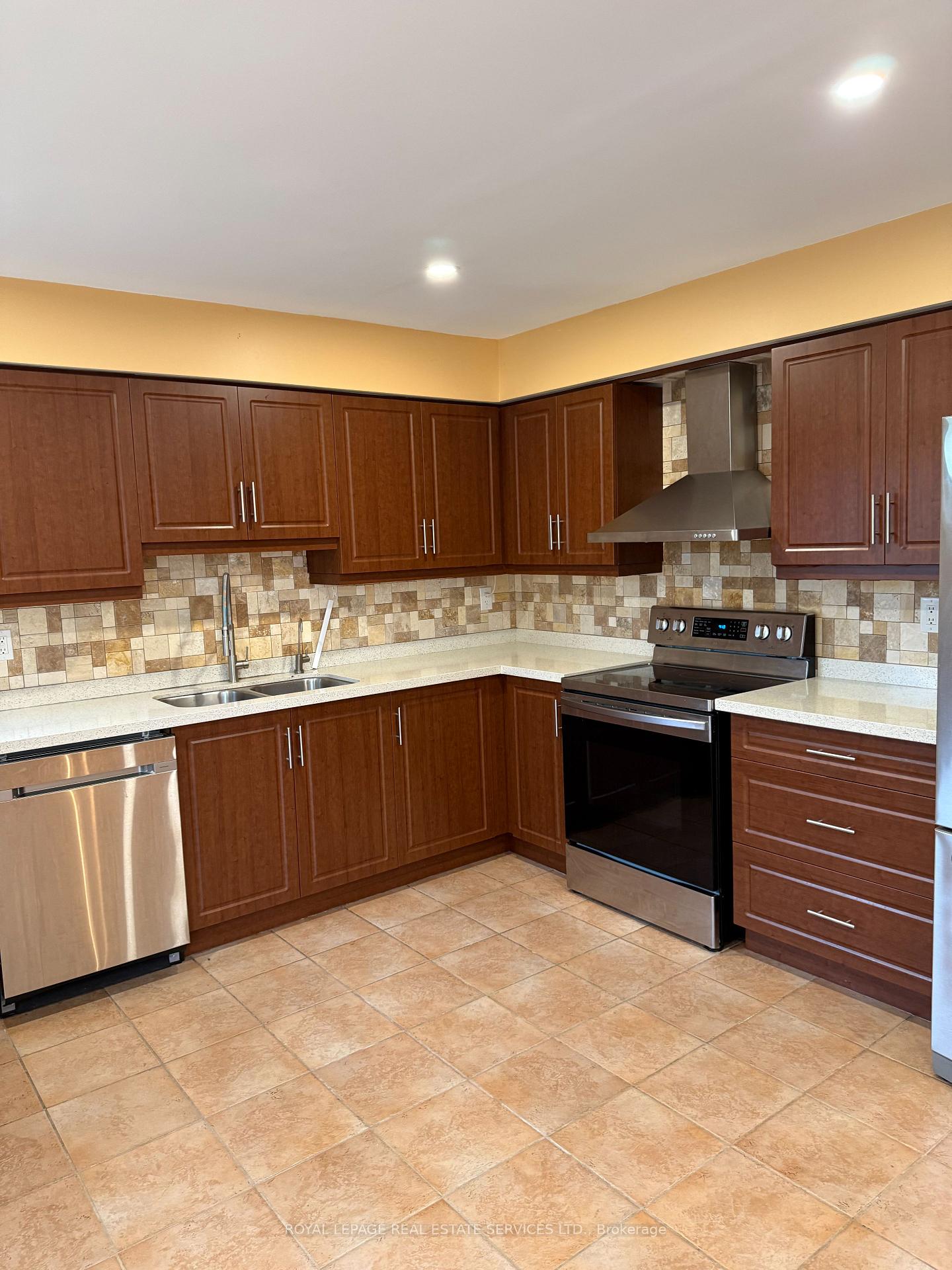 Photo 6 of 2254 Pathfinder Drive, Burlington, Orchard — HOMEH