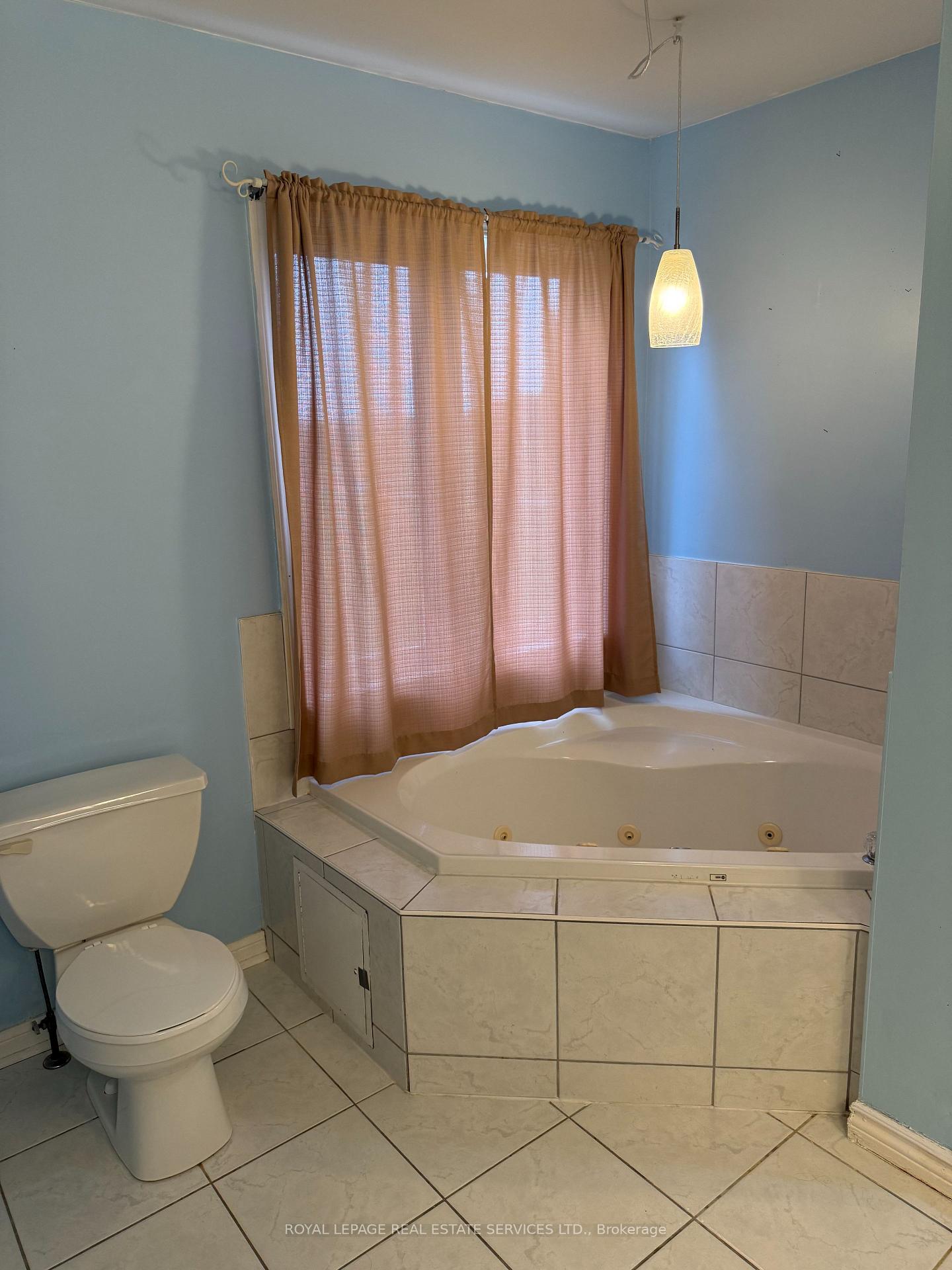 Photo 17 of 2254 Pathfinder Drive, Burlington, Orchard — HOMEH