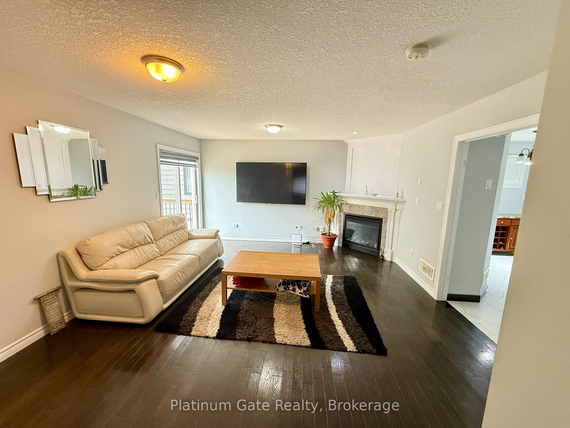 Photo 4 of Unit UPPER, 1851 Frederick Crescent, London, East Q — HOMEH