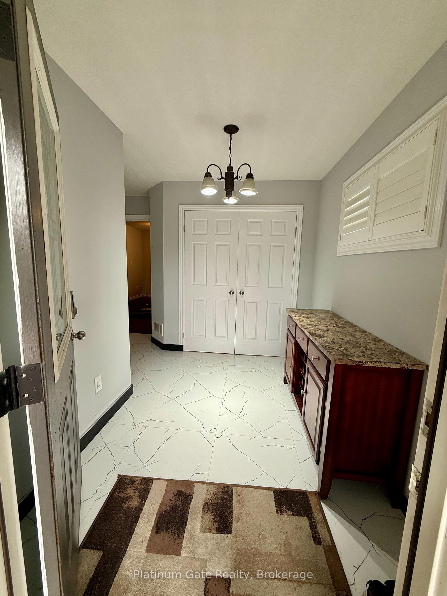 Photo 5 of Unit UPPER, 1851 Frederick Crescent, London, East Q — HOMEH