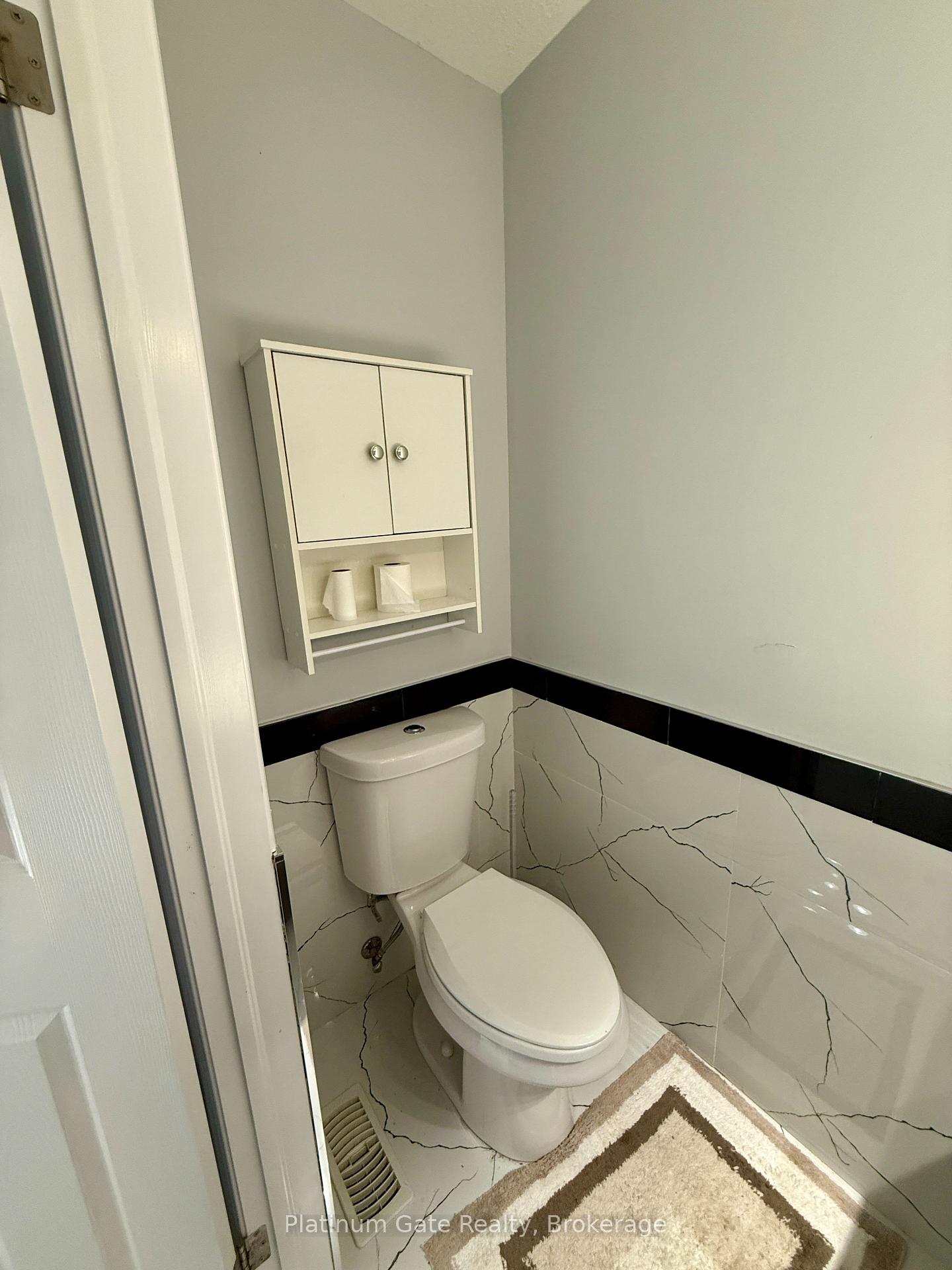 Photo 6 of Unit UPPER, 1851 Frederick Crescent, London, East Q — HOMEH