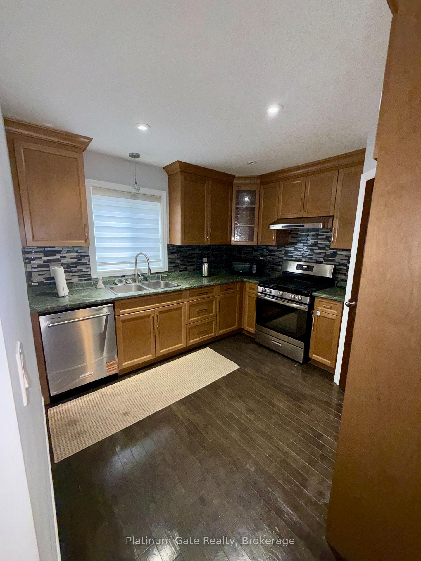 Photo 8 of Unit UPPER, 1851 Frederick Crescent, London, East Q — HOMEH