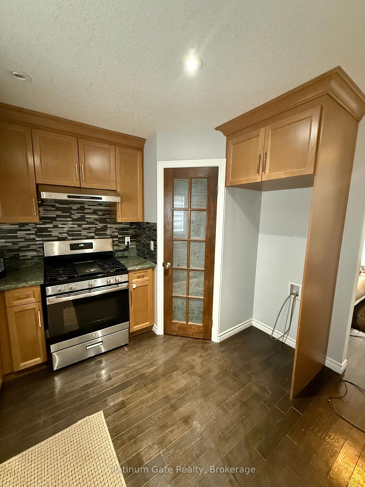 Photo 9 of Unit UPPER, 1851 Frederick Crescent, London, East Q — HOMEH