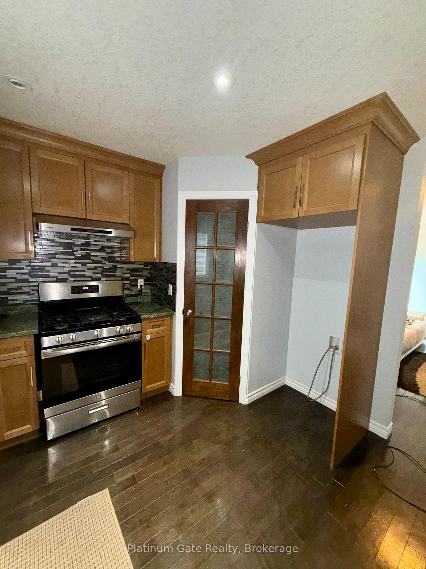Photo 10 of Unit UPPER, 1851 Frederick Crescent, London, East Q — HOMEH