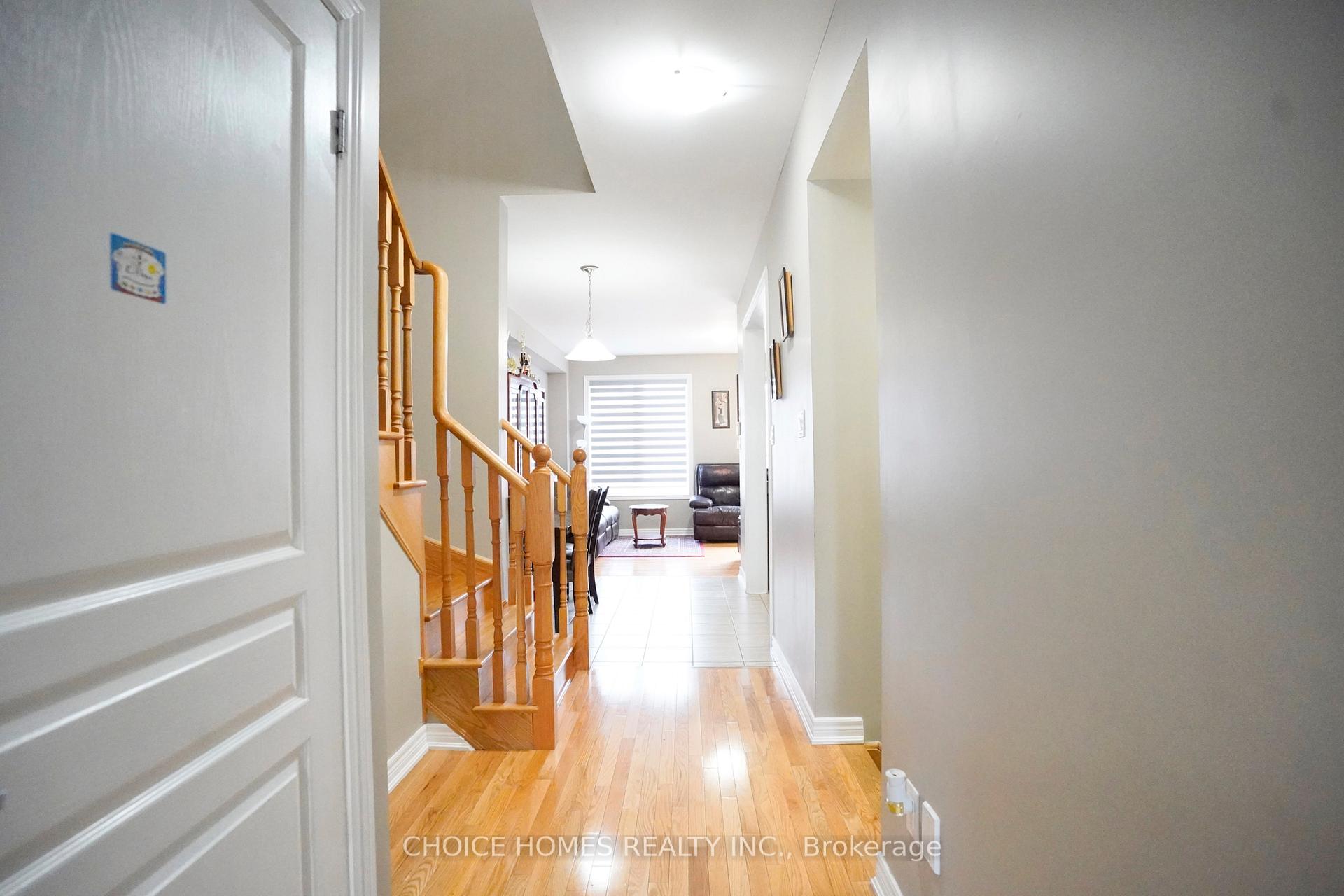 Photo 11 of 71 Pendulum Circle, Brampton, Sandringham-Wellington — HOMEH