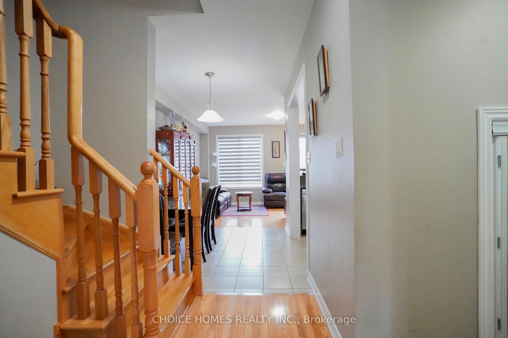 Photo 16 of 71 Pendulum Circle, Brampton, Sandringham-Wellington — HOMEH