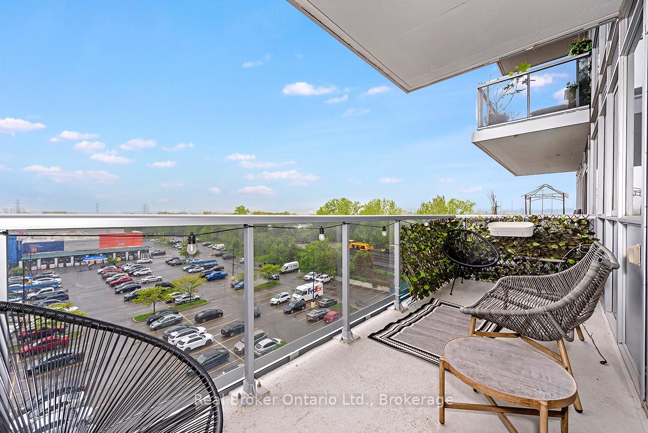 Photo 19 of Unit 611, 2081 Fairview Street, Burlington, Freeman — HOMEH