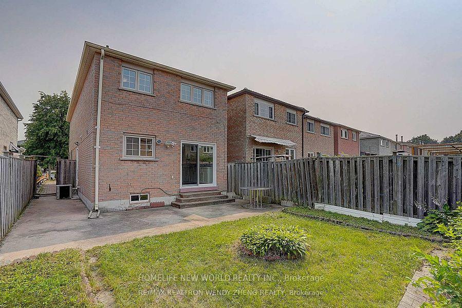 Photo 16 of 36 Chloe Crescent, Markham, Middlefield — HOMEH