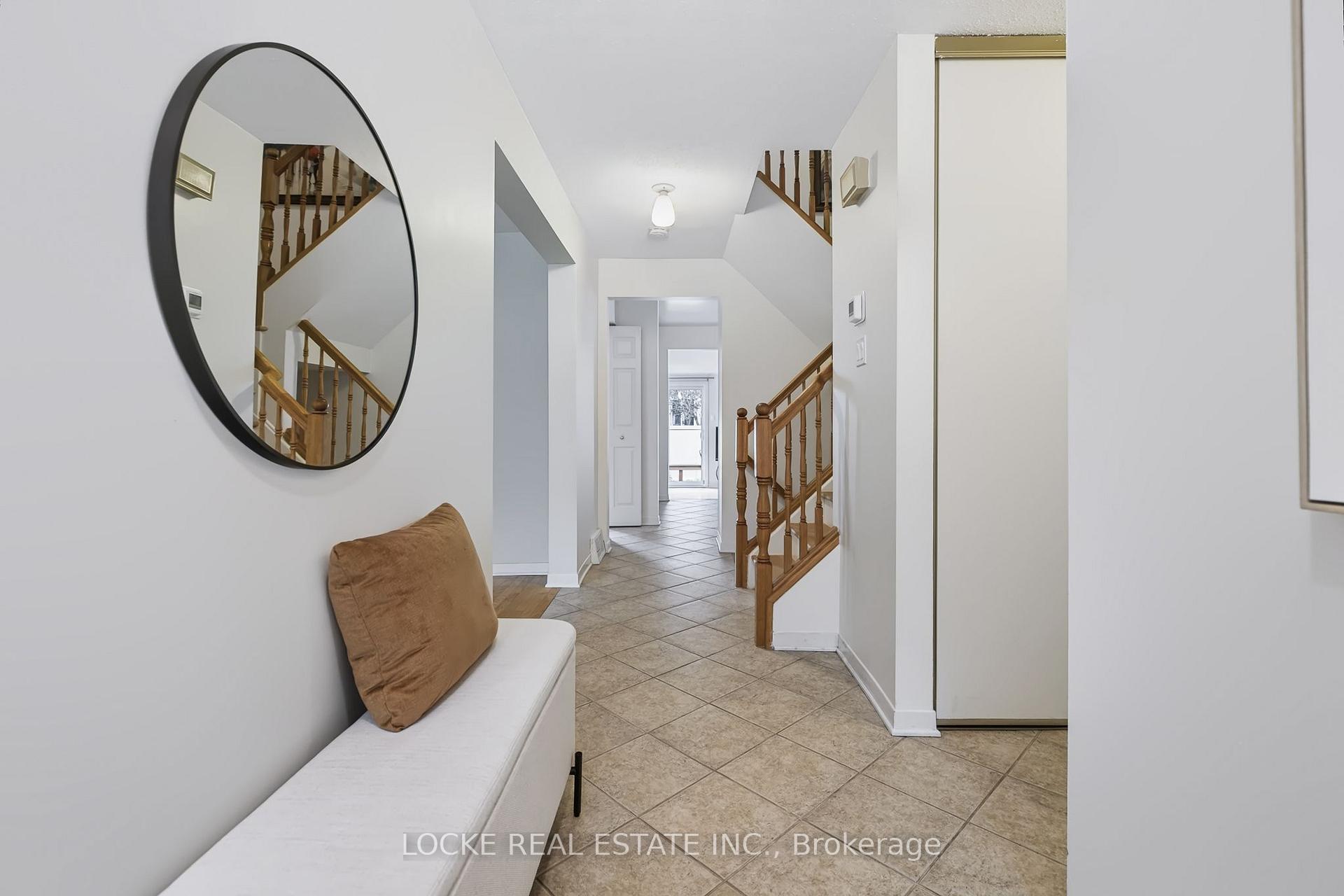 Photo 4 of 6068 Ridgelea Place, Ottawa, Chapel Hill — HOMEH