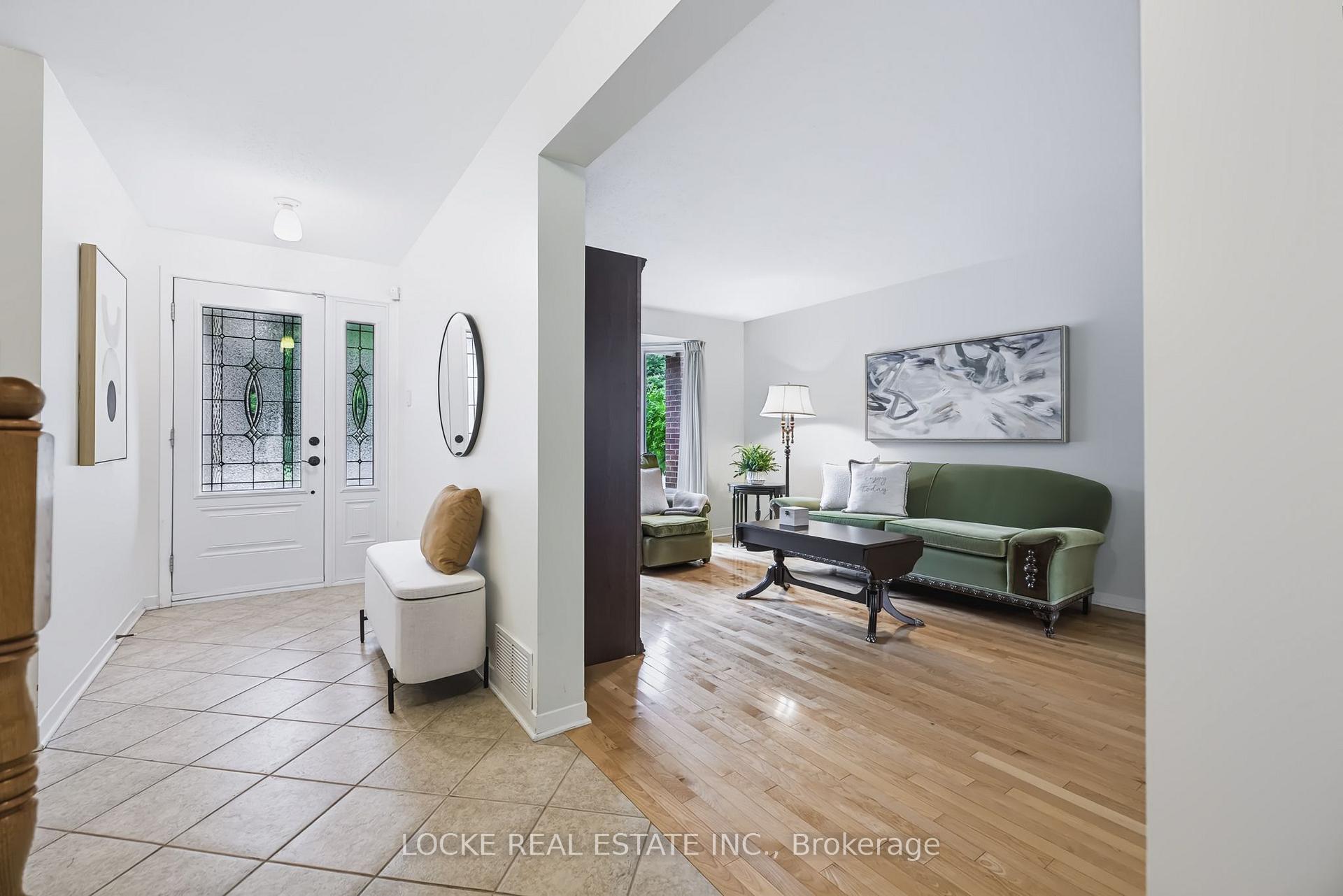 Photo 5 of 6068 Ridgelea Place, Ottawa, Chapel Hill — HOMEH