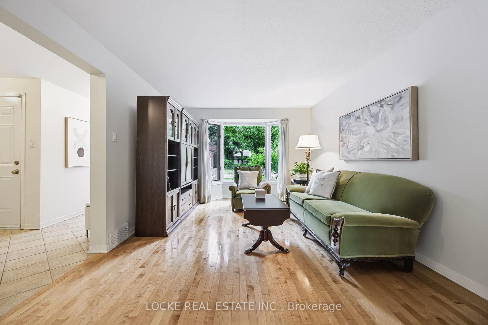 Photo 6 of 6068 Ridgelea Place, Ottawa, Chapel Hill — HOMEH