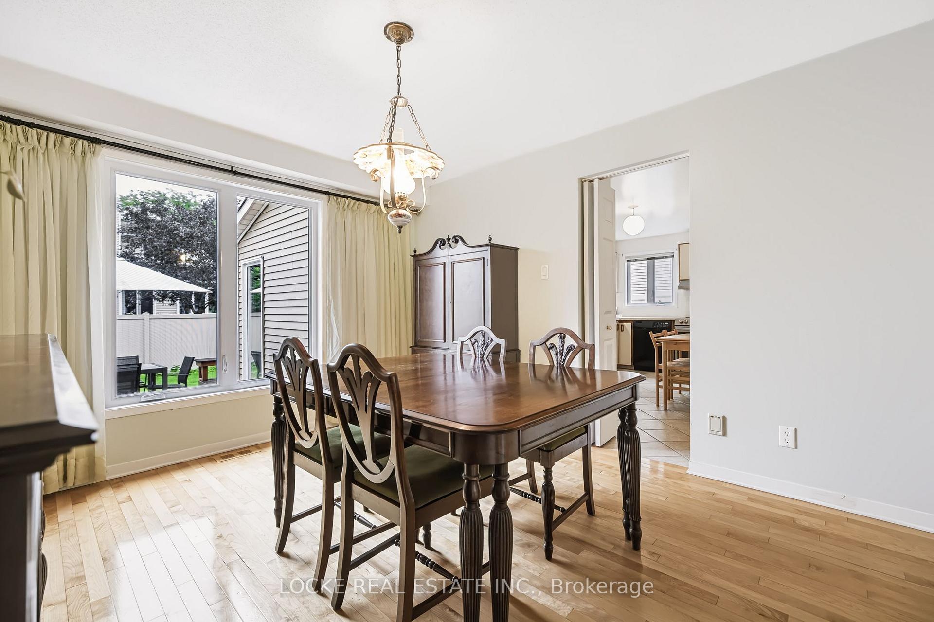 Photo 8 of 6068 Ridgelea Place, Ottawa, Chapel Hill — HOMEH