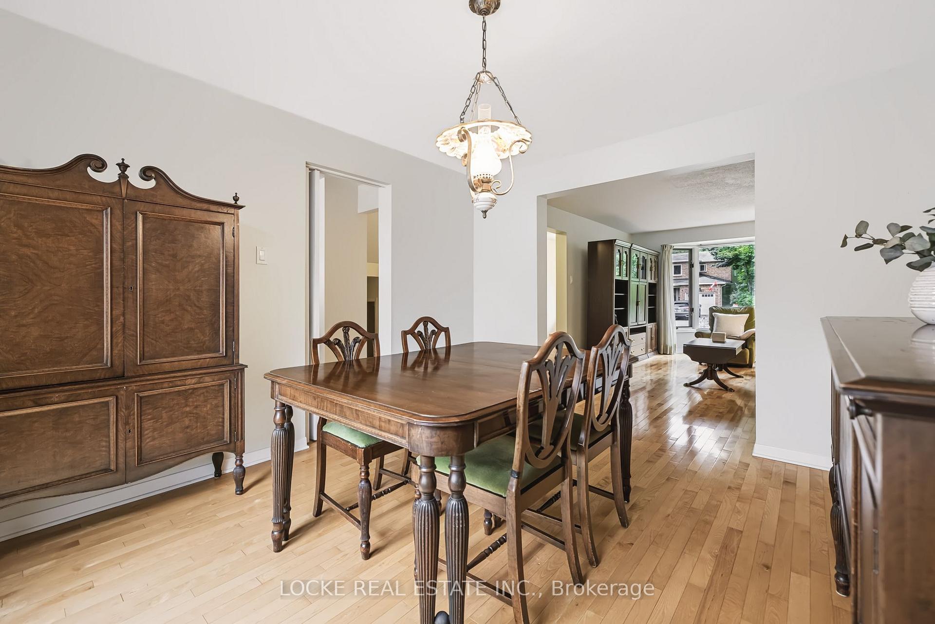 Photo 9 of 6068 Ridgelea Place, Ottawa, Chapel Hill — HOMEH
