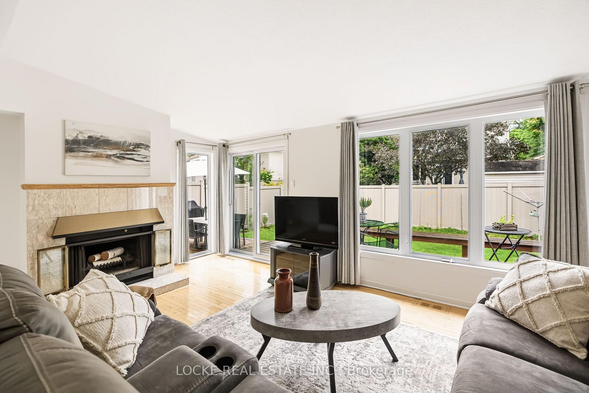 Photo 13 of 6068 Ridgelea Place, Ottawa, Chapel Hill — HOMEH