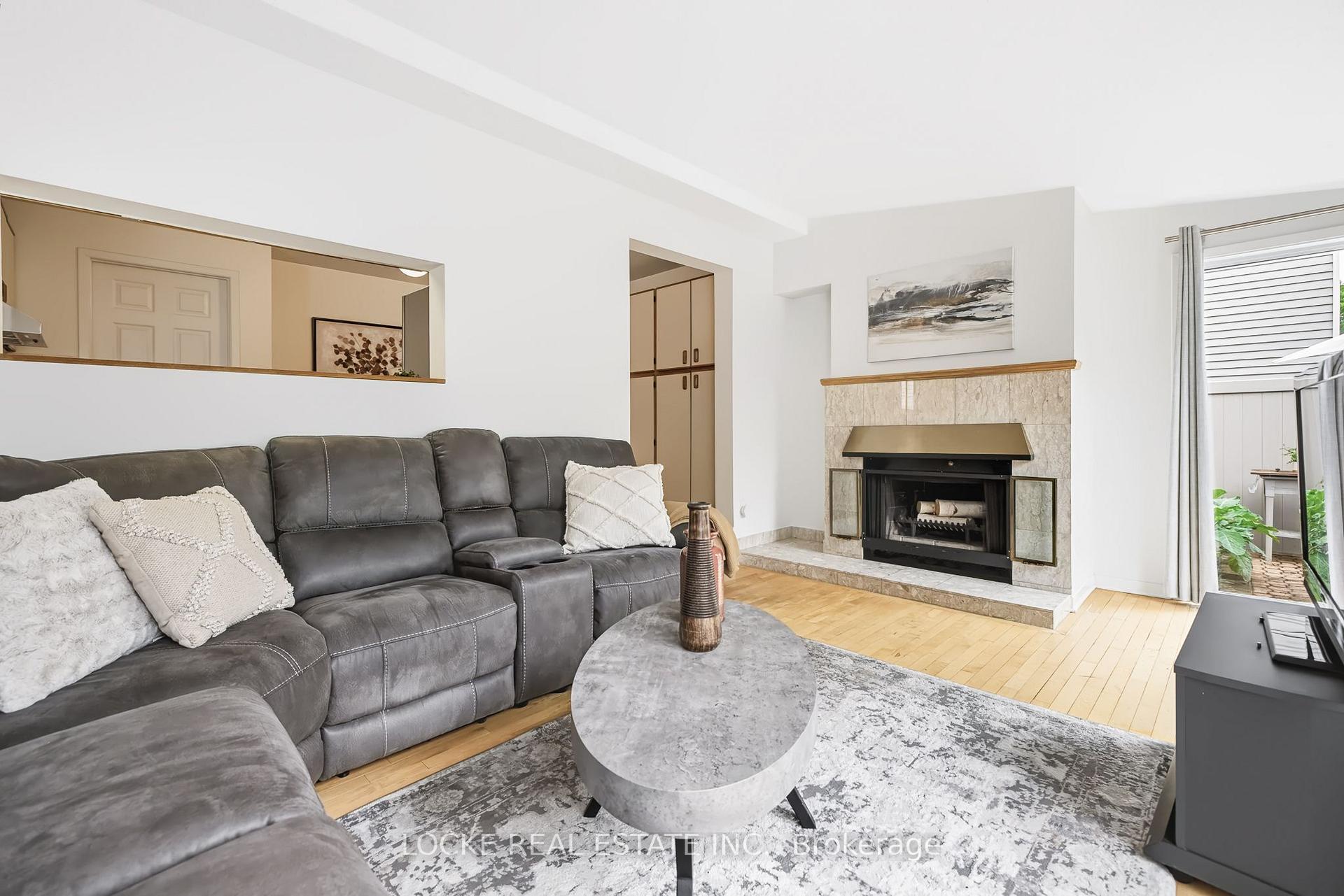 Photo 16 of 6068 Ridgelea Place, Ottawa, Chapel Hill — HOMEH