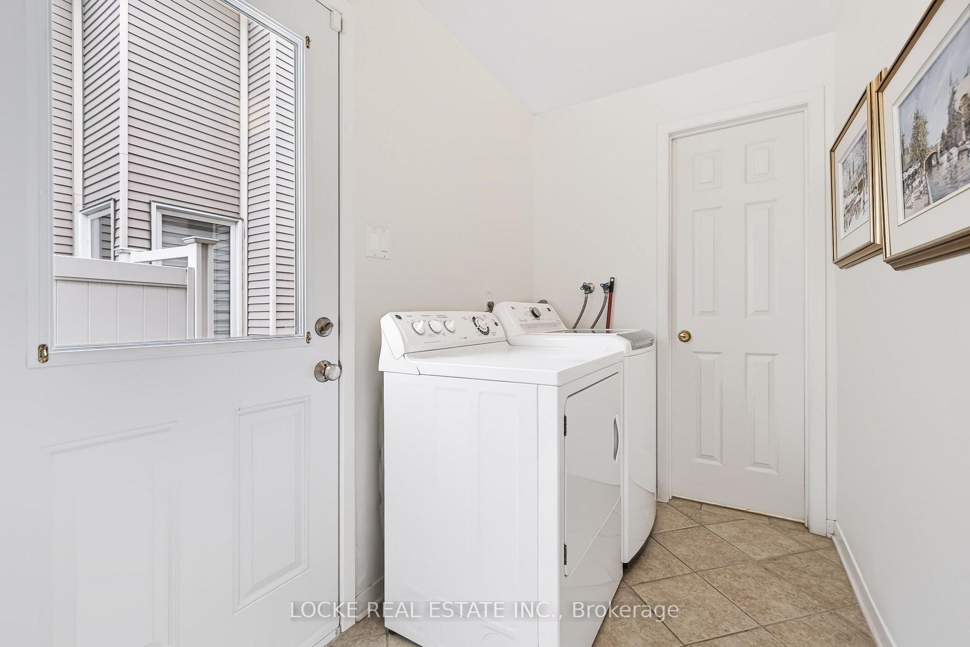 Photo 17 of 6068 Ridgelea Place, Ottawa, Chapel Hill — HOMEH