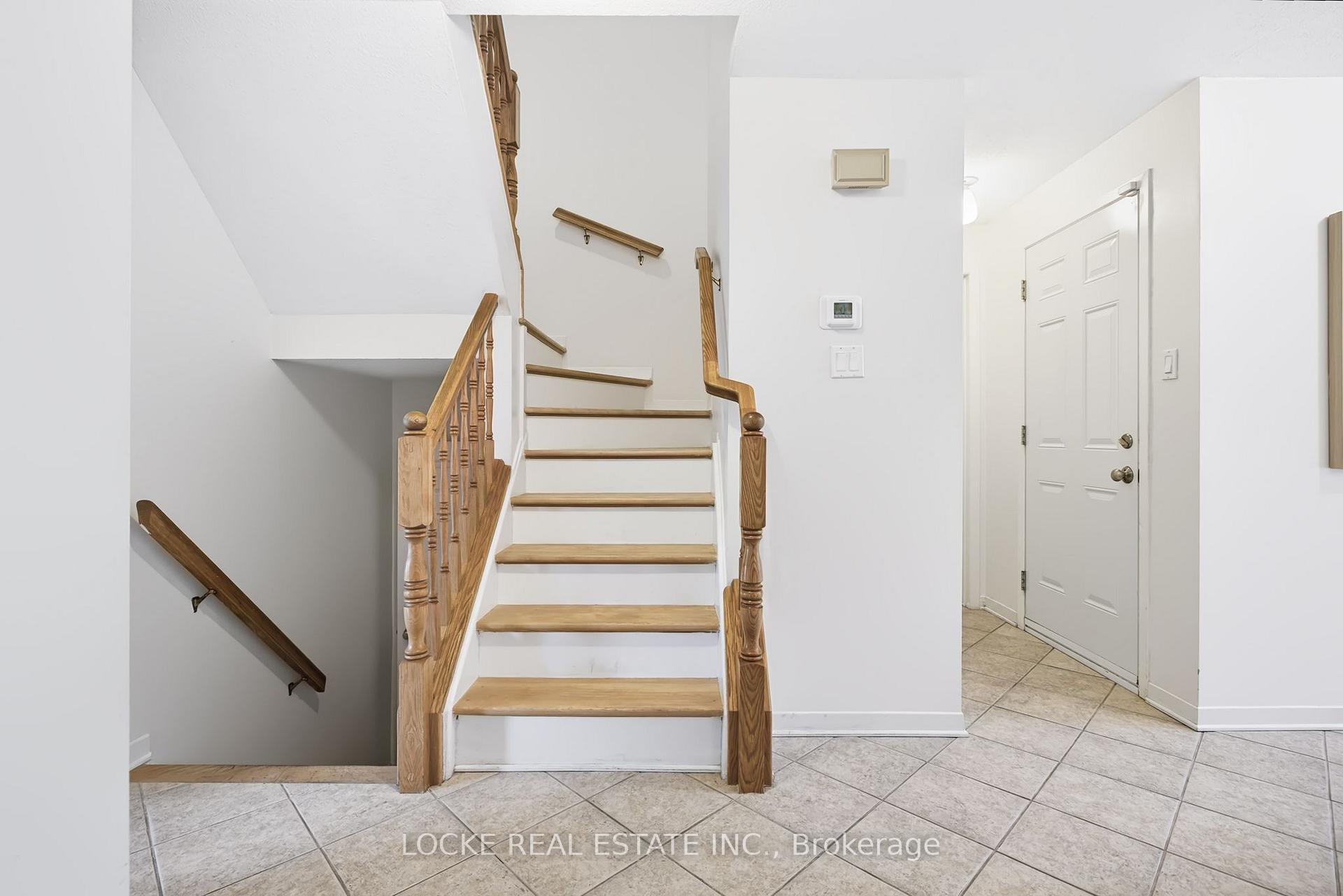 Photo 19 of 6068 Ridgelea Place, Ottawa, Chapel Hill — HOMEH