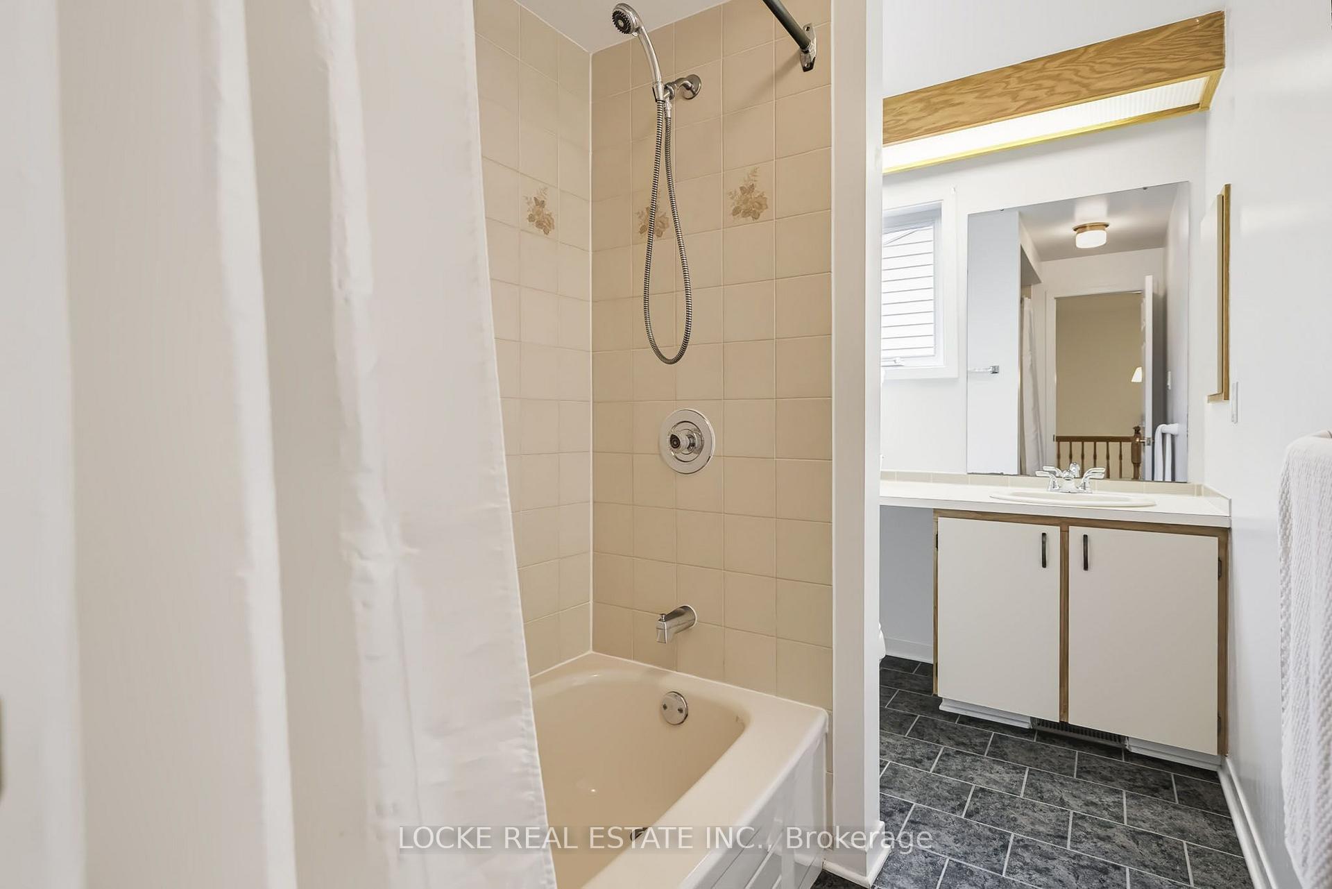 Photo 29 of 6068 Ridgelea Place, Ottawa, Chapel Hill — HOMEH