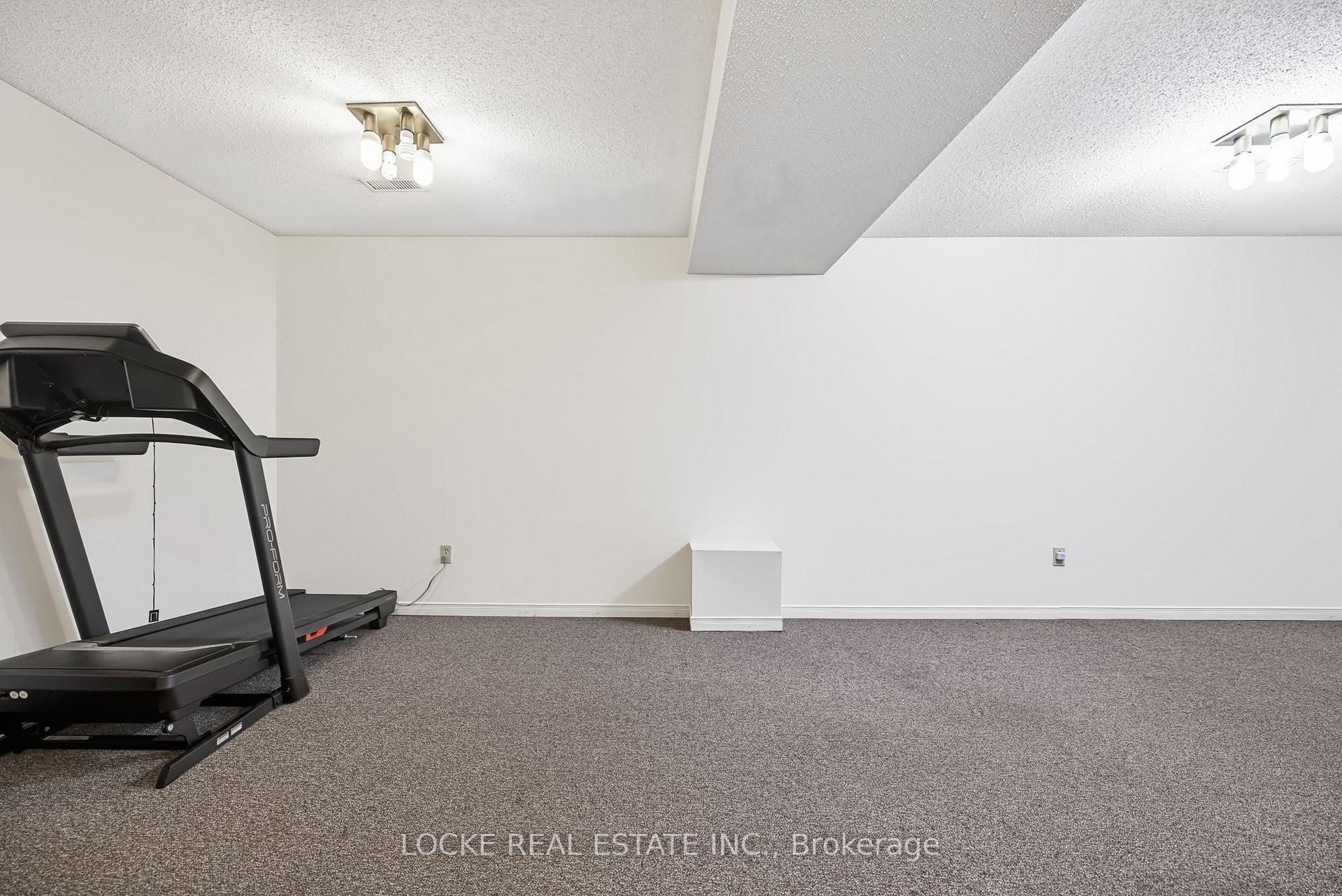Photo 31 of 6068 Ridgelea Place, Ottawa, Chapel Hill — HOMEH