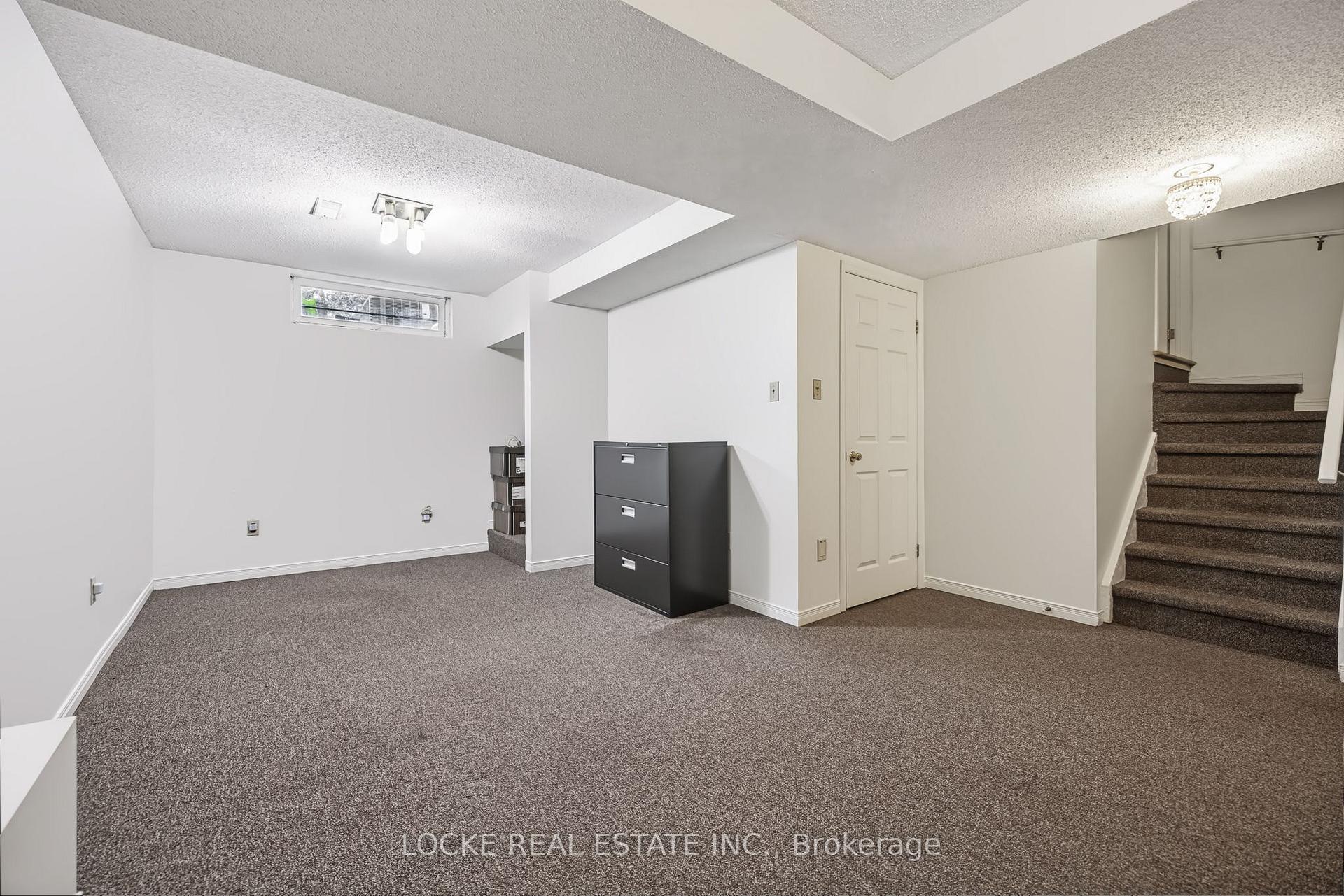 Photo 32 of 6068 Ridgelea Place, Ottawa, Chapel Hill — HOMEH