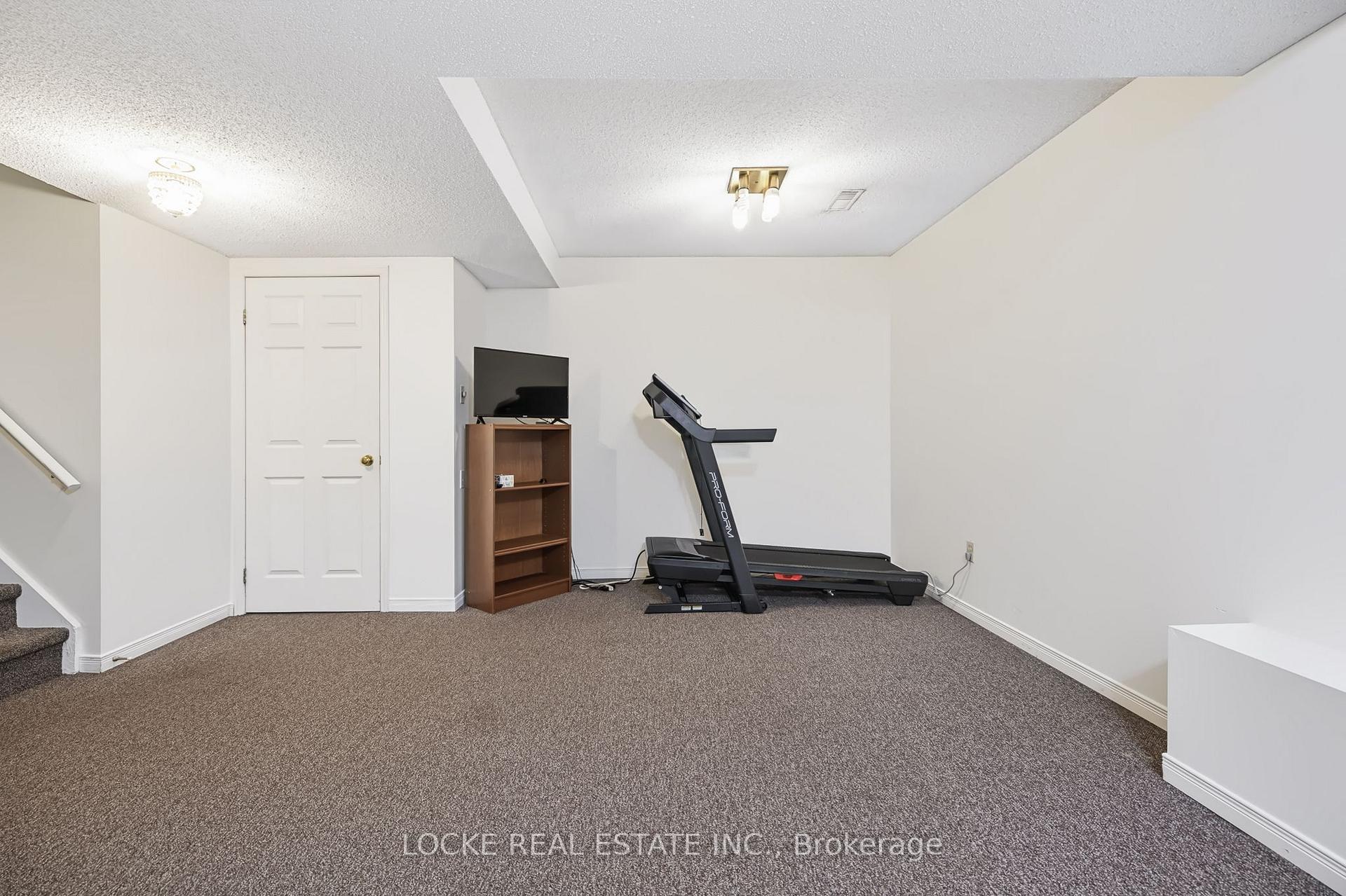 Photo 33 of 6068 Ridgelea Place, Ottawa, Chapel Hill — HOMEH