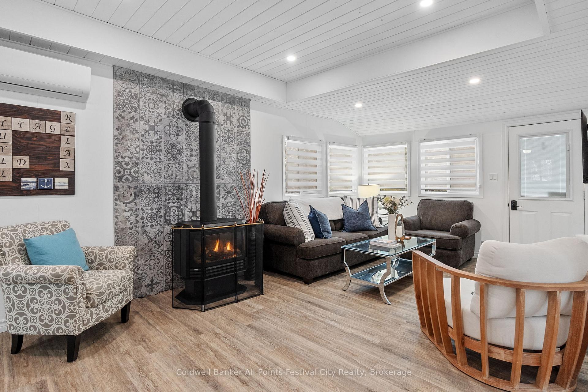 Photo 8 of 20 Tuyll Street, Bluewater, Bayfield — HOMEH