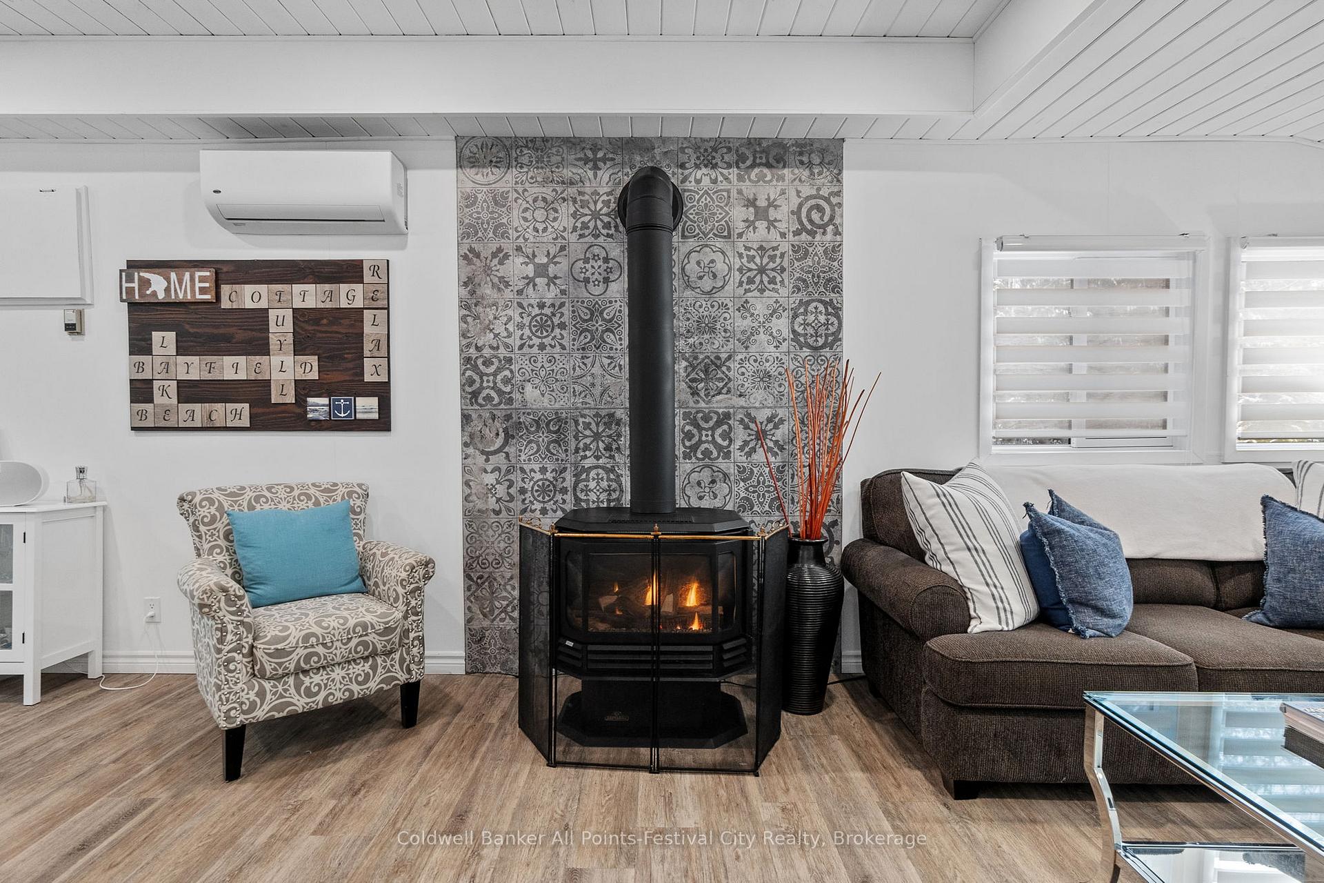 Photo 9 of 20 Tuyll Street, Bluewater, Bayfield — HOMEH
