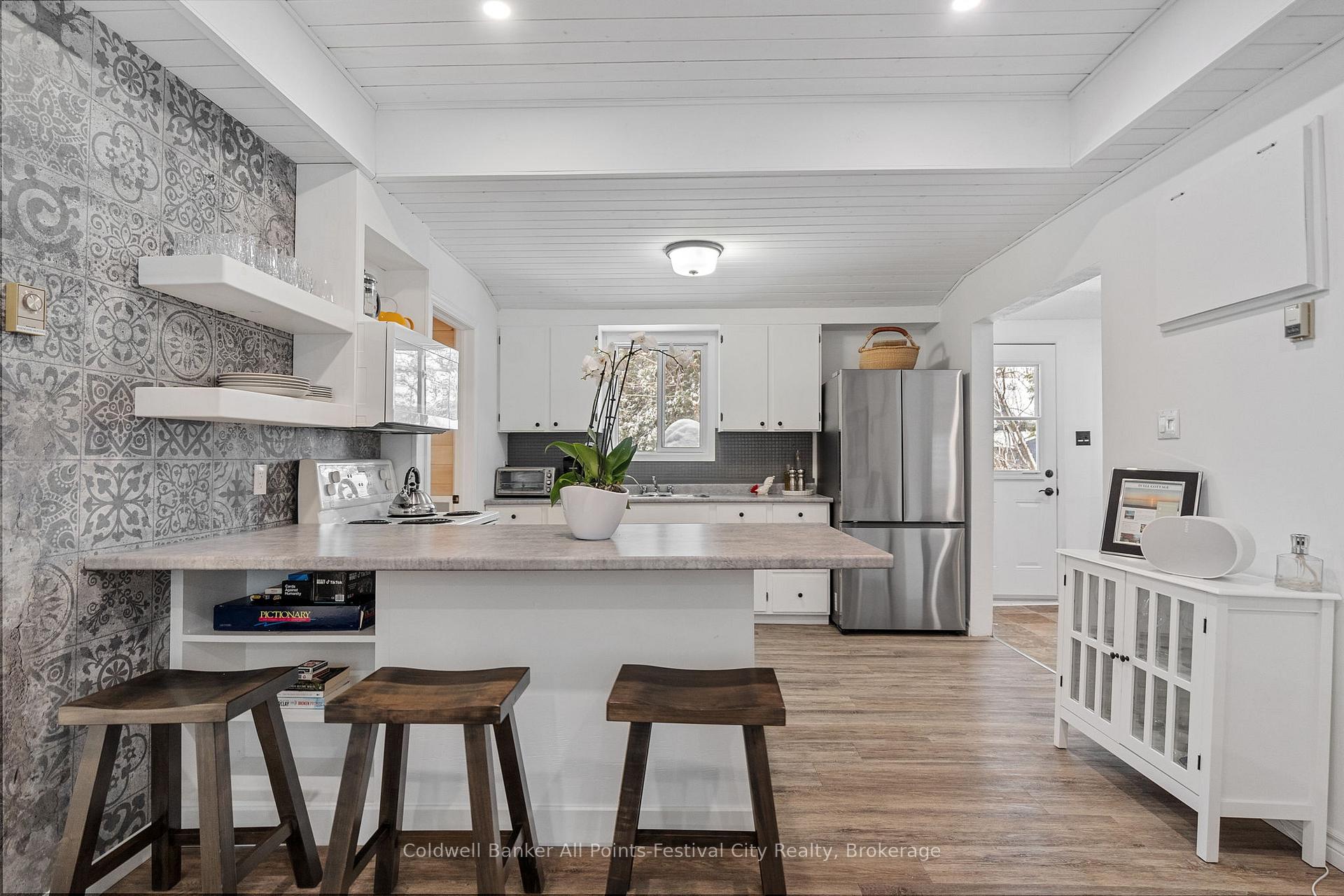 Photo 10 of 20 Tuyll Street, Bluewater, Bayfield — HOMEH