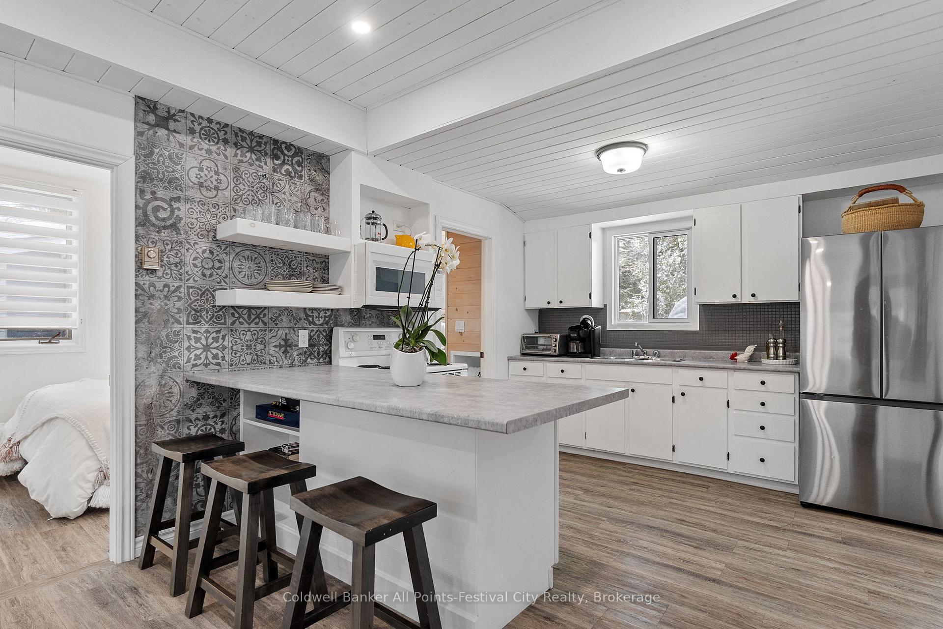 Photo 11 of 20 Tuyll Street, Bluewater, Bayfield — HOMEH