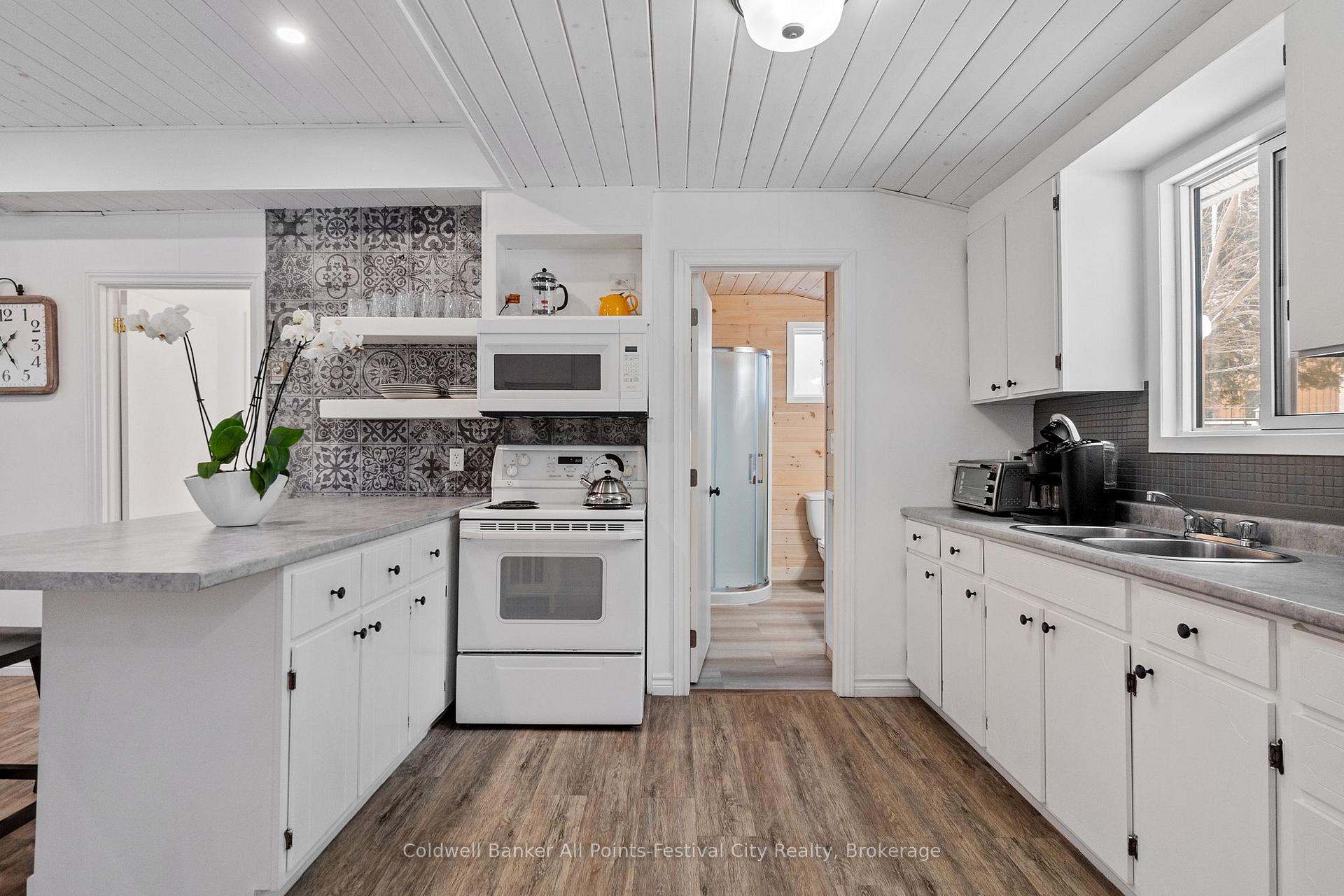 Photo 15 of 20 Tuyll Street, Bluewater, Bayfield — HOMEH