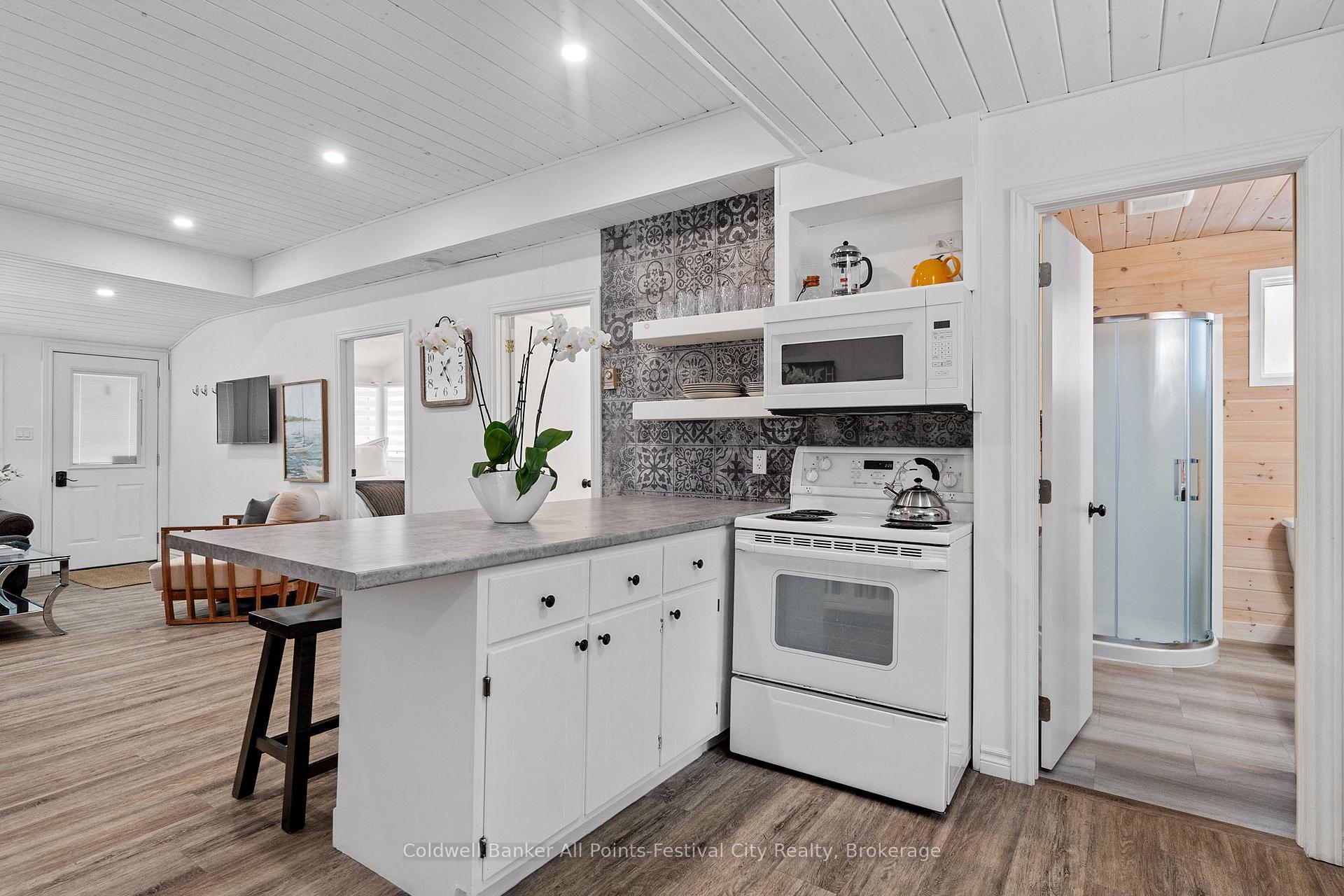 Photo 16 of 20 Tuyll Street, Bluewater, Bayfield — HOMEH