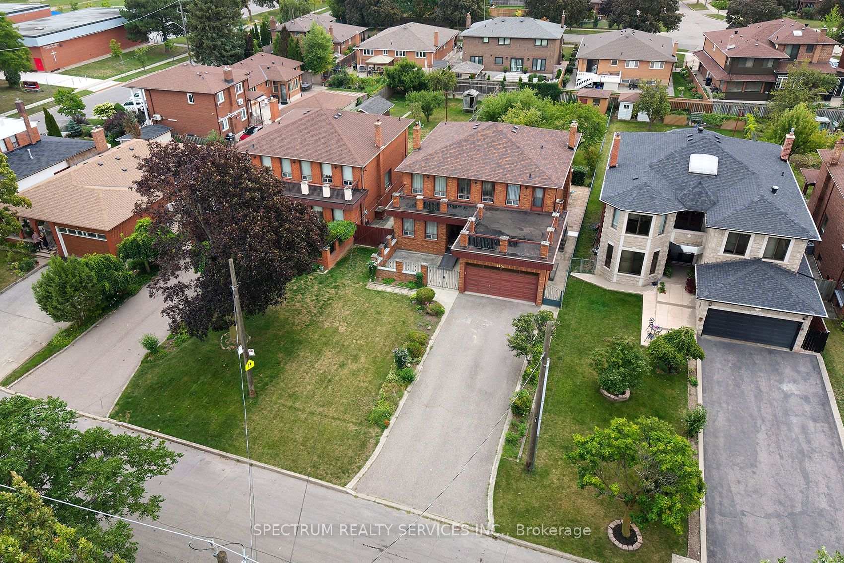 Photo 4 of 145A Whitfield Avenue, North York, Humber Summit — HOMEH