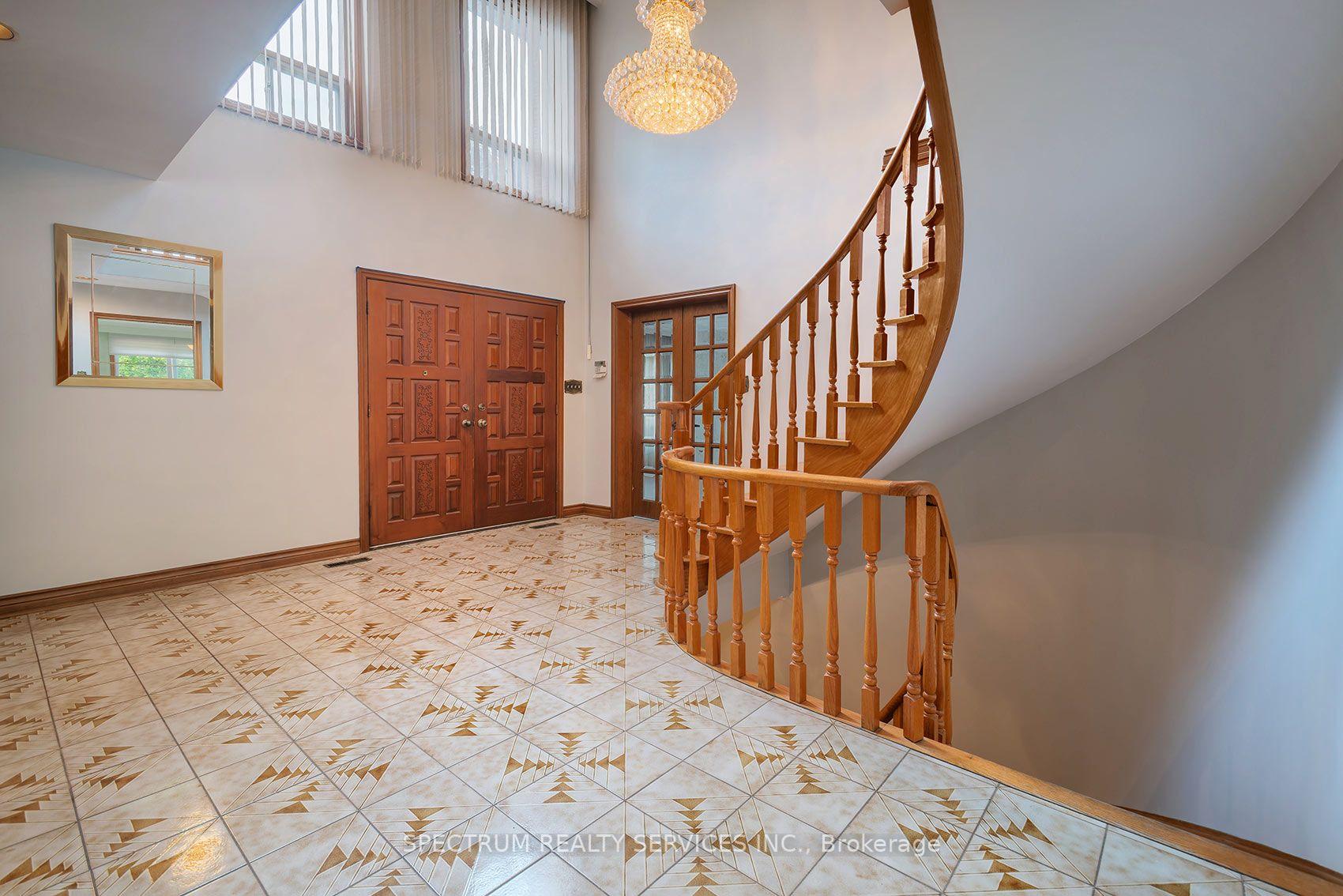 Photo 5 of 145A Whitfield Avenue, North York, Humber Summit — HOMEH