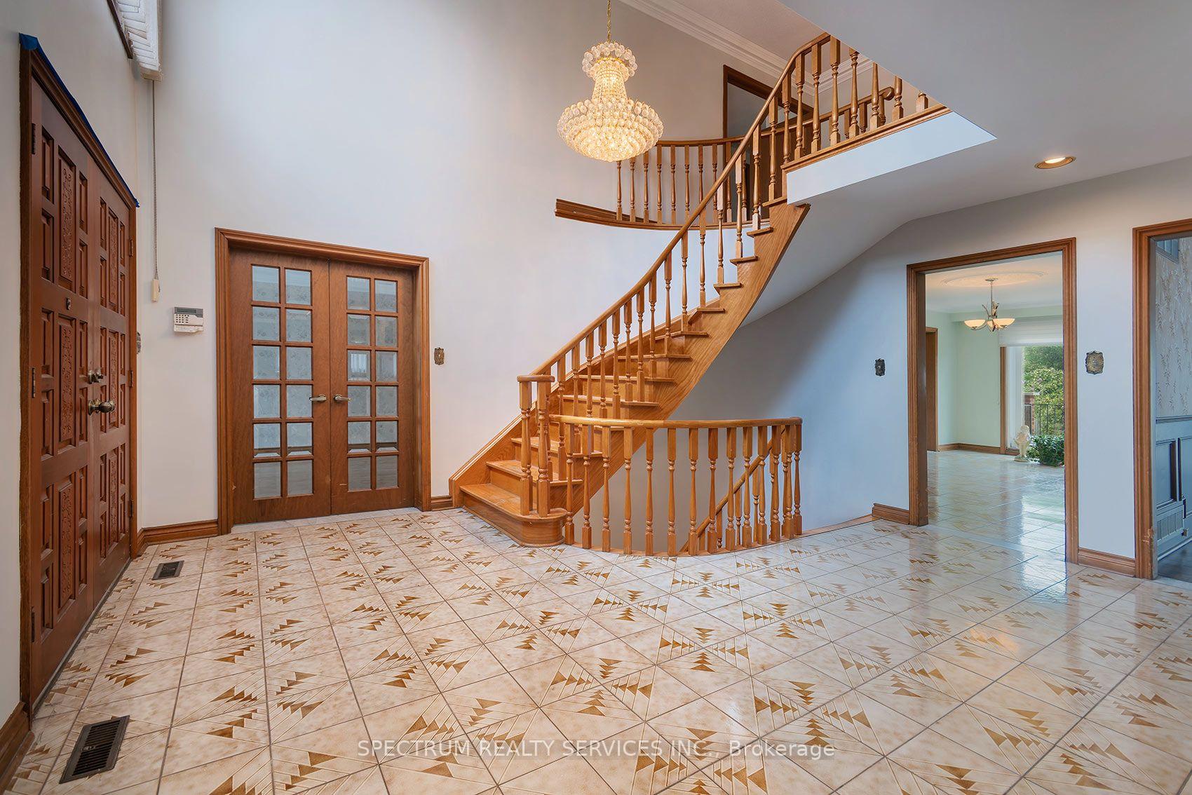 Photo 7 of 145A Whitfield Avenue, North York, Humber Summit — HOMEH