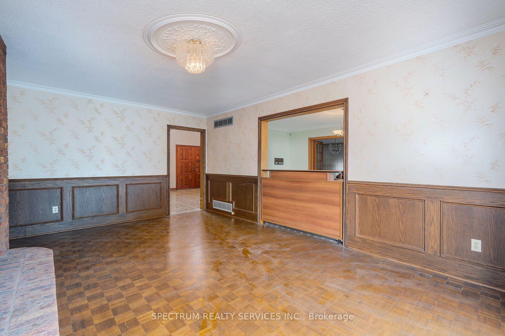 Photo 9 of 145A Whitfield Avenue, North York, Humber Summit — HOMEH