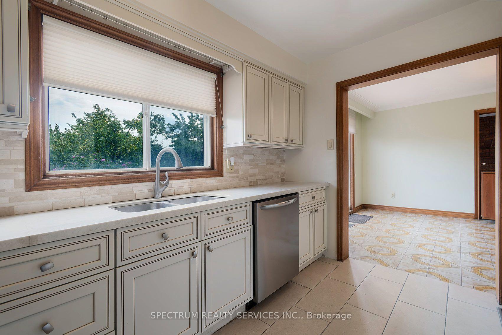 Photo 11 of 145A Whitfield Avenue, North York, Humber Summit — HOMEH