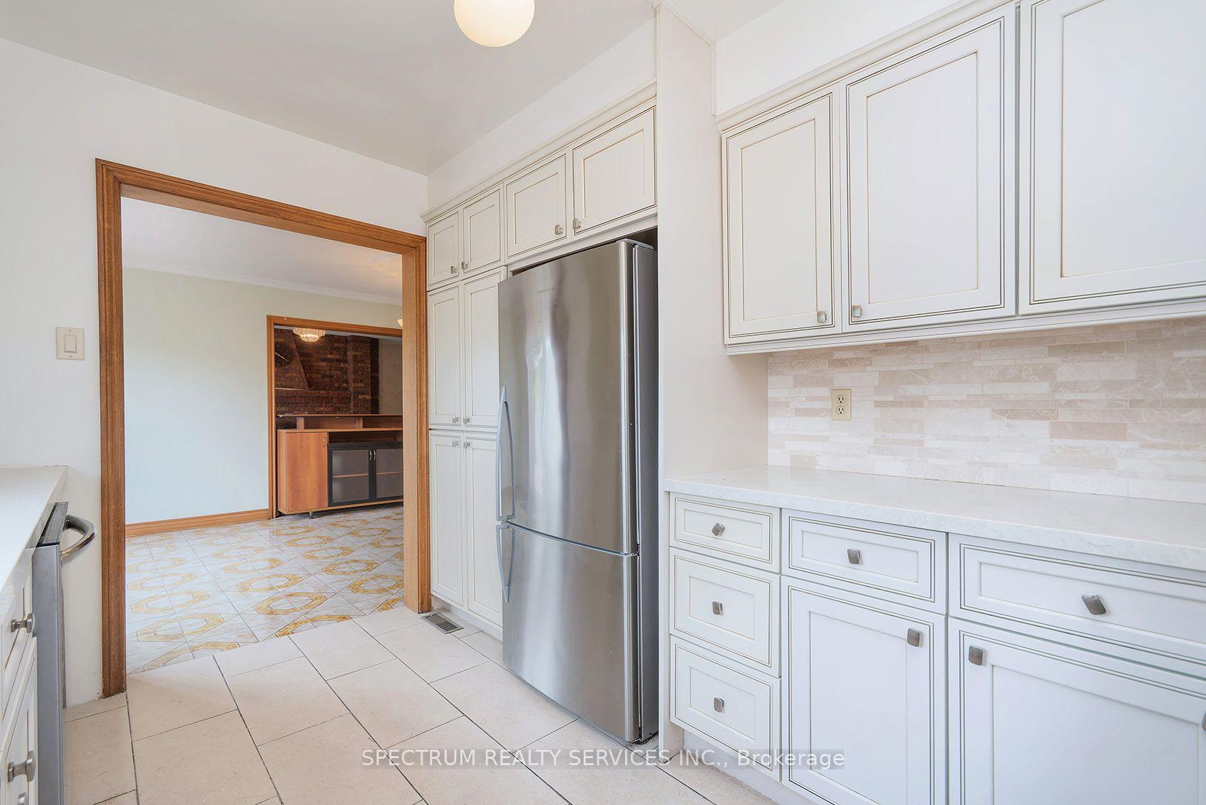 Photo 13 of 145A Whitfield Avenue, North York, Humber Summit — HOMEH