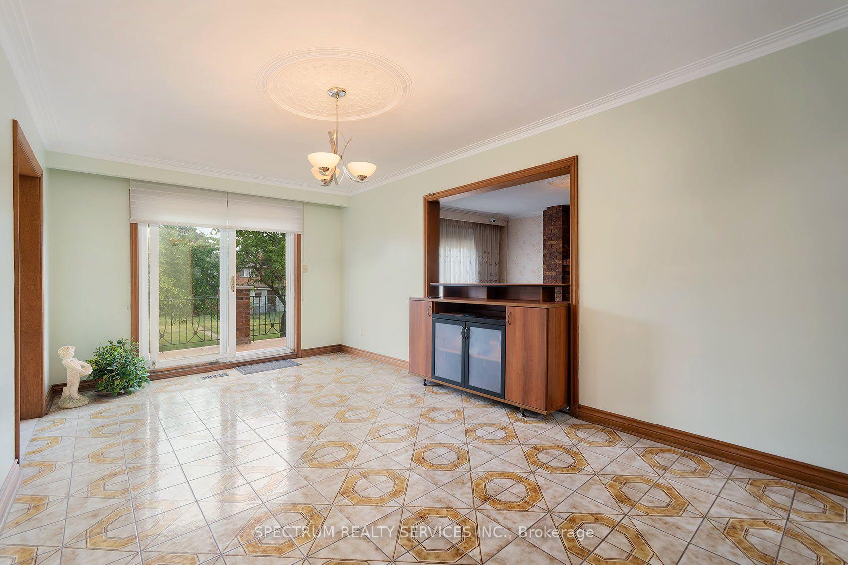 Photo 14 of 145A Whitfield Avenue, North York, Humber Summit — HOMEH
