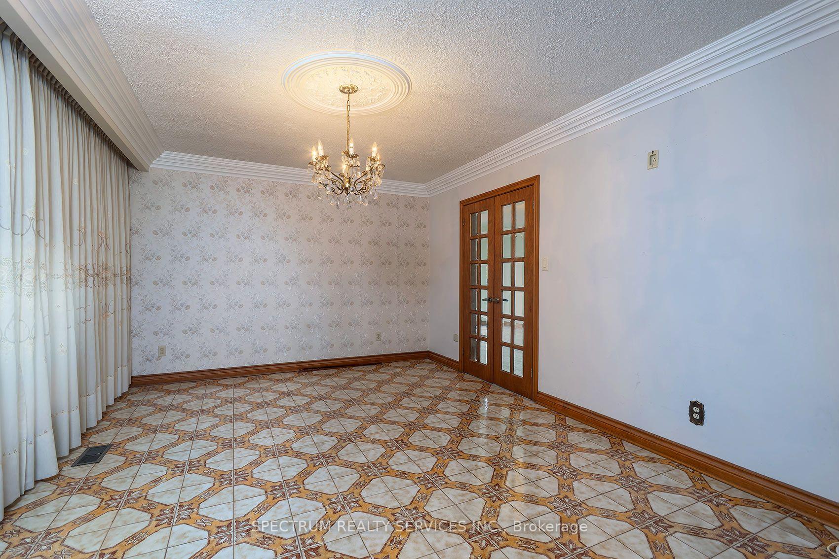 Photo 19 of 145A Whitfield Avenue, North York, Humber Summit — HOMEH
