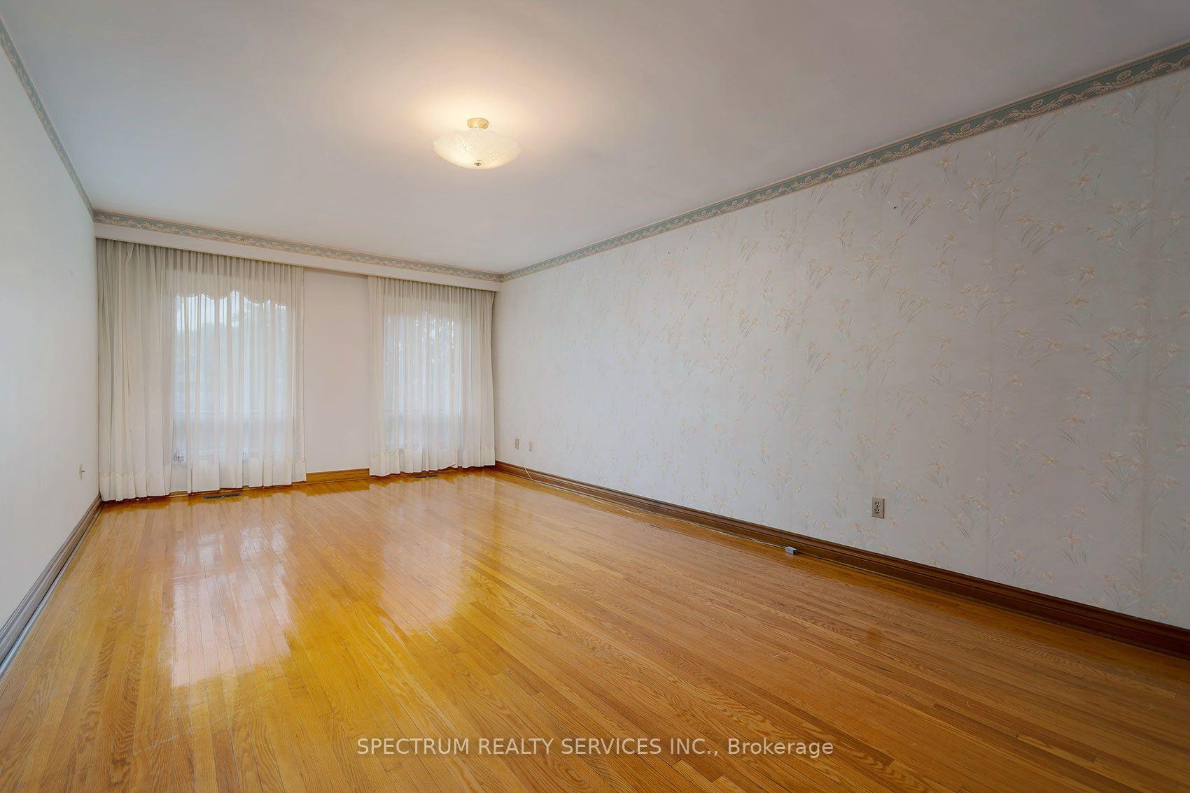 Photo 24 of 145A Whitfield Avenue, North York, Humber Summit — HOMEH