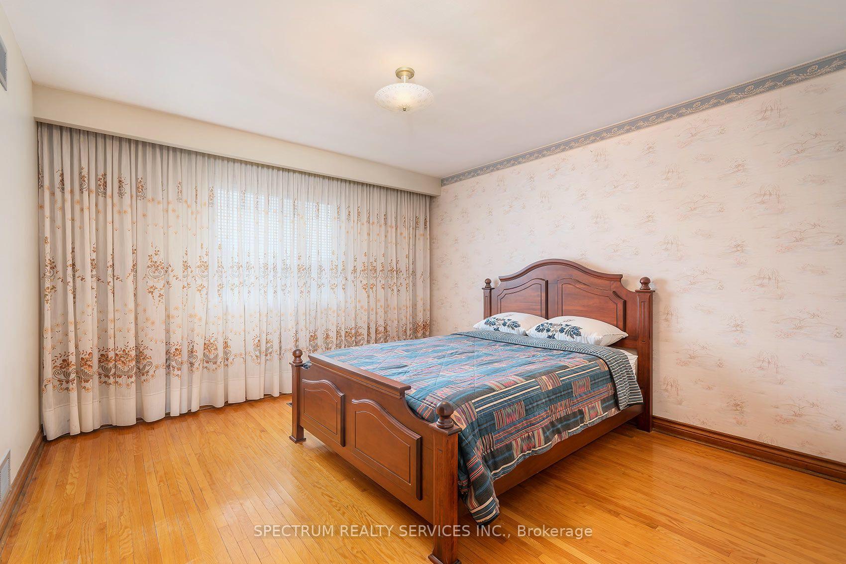 Photo 31 of 145A Whitfield Avenue, North York, Humber Summit — HOMEH