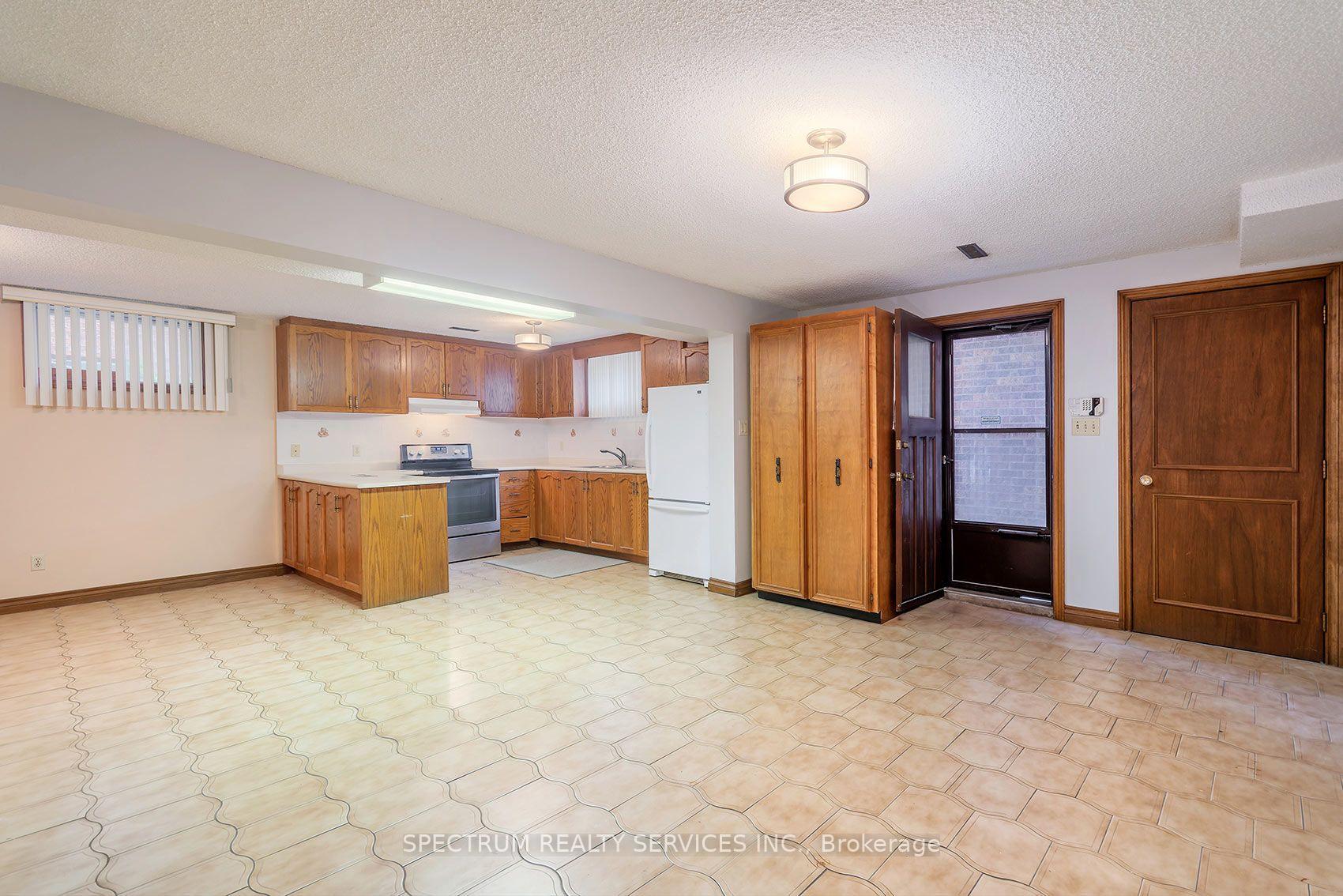 Photo 44 of 145A Whitfield Avenue, North York, Humber Summit — HOMEH