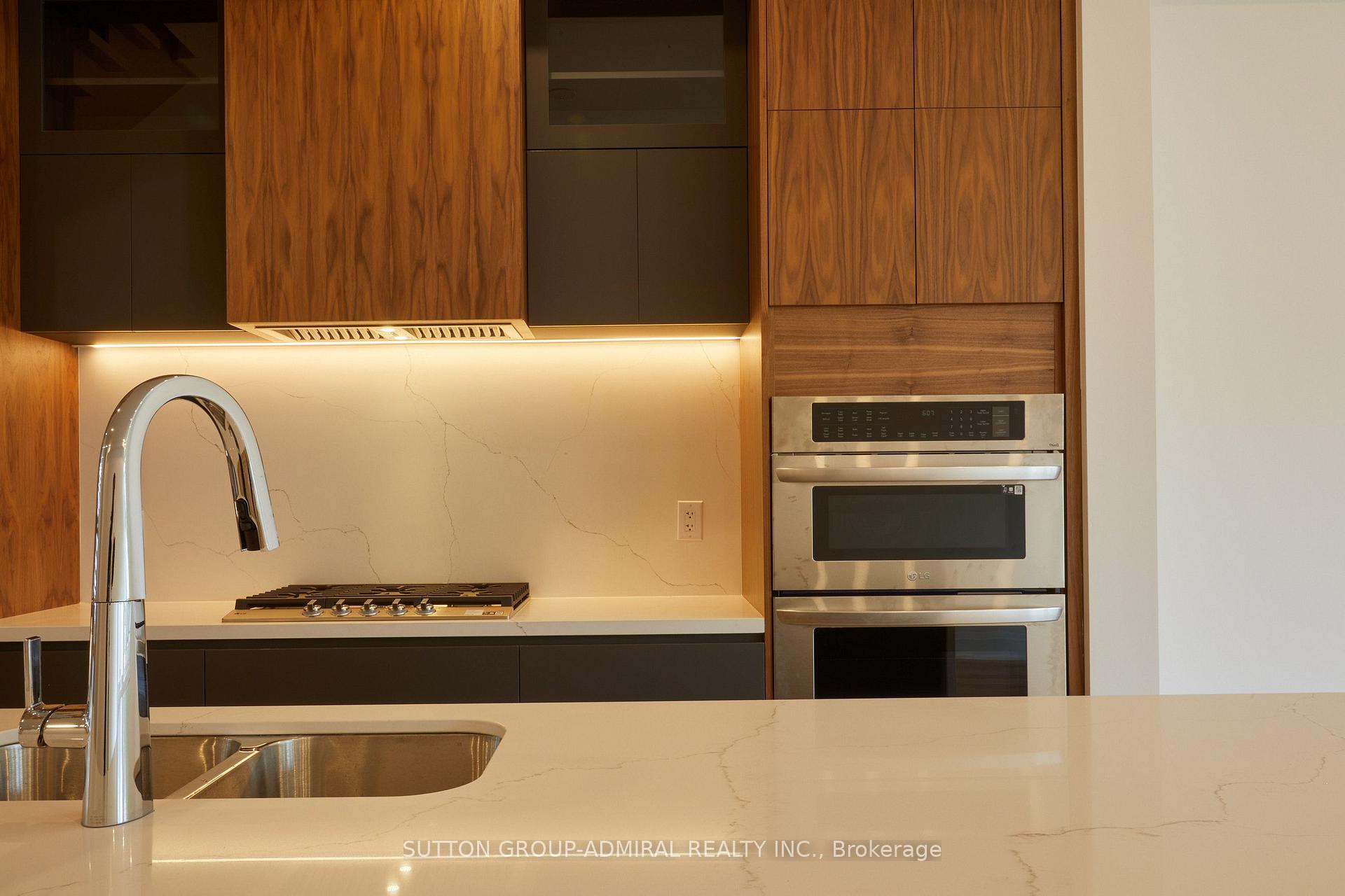 Photo 4 of Direzze 18 Court, Richmond Hill, Mill Pond — HOMEH