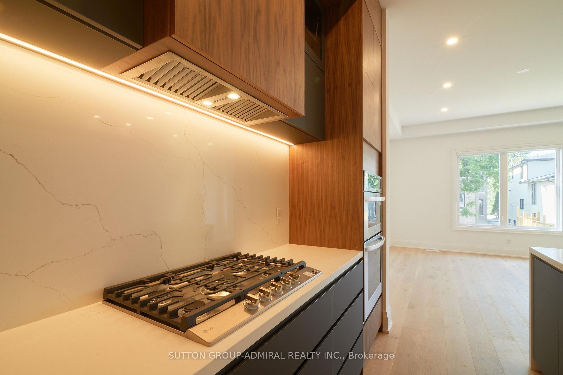Photo 7 of Direzze 18 Court, Richmond Hill, Mill Pond — HOMEH